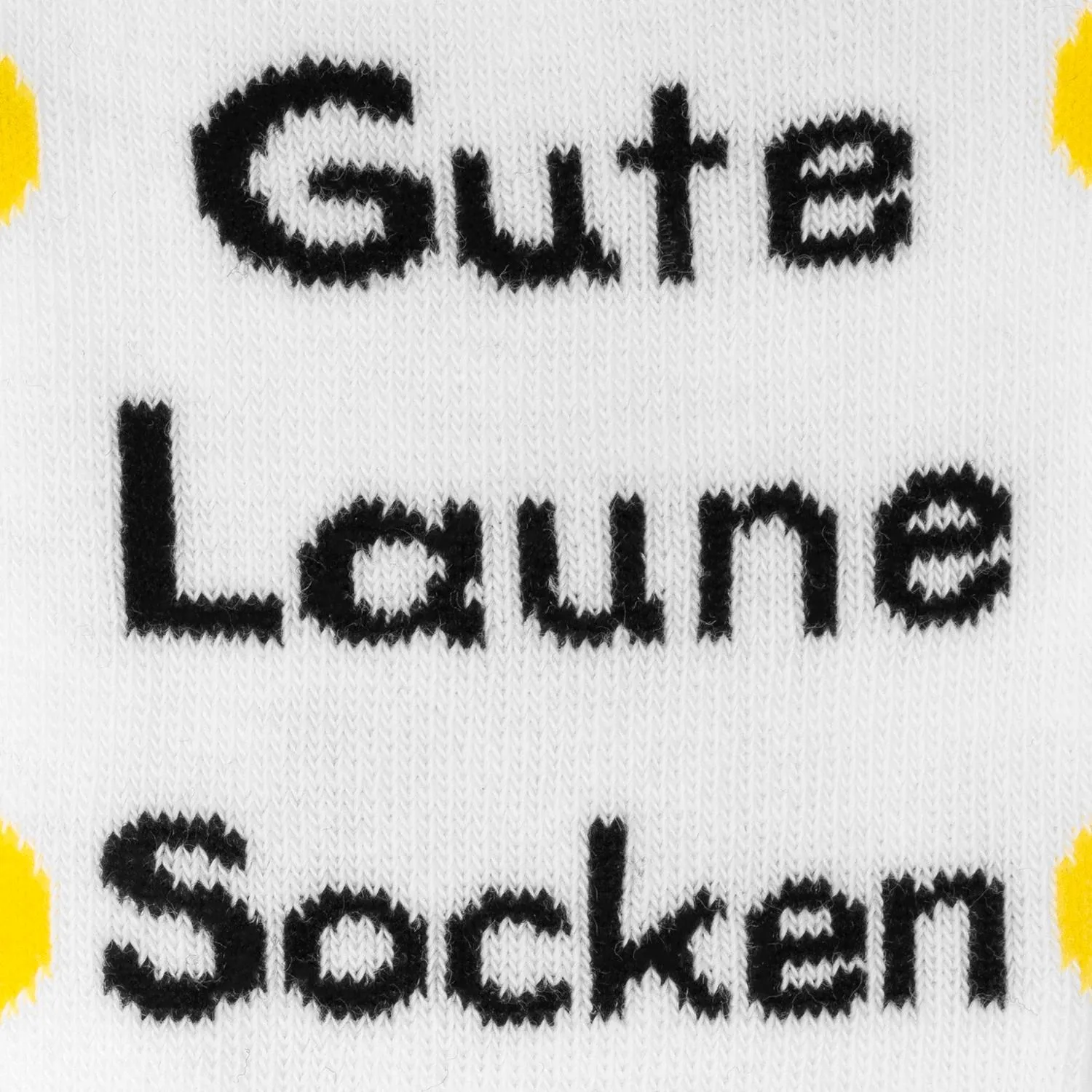 Weiße Socke mit schwarzem Schriftzug 'Gute Laune Socken' und gelben Akzenten