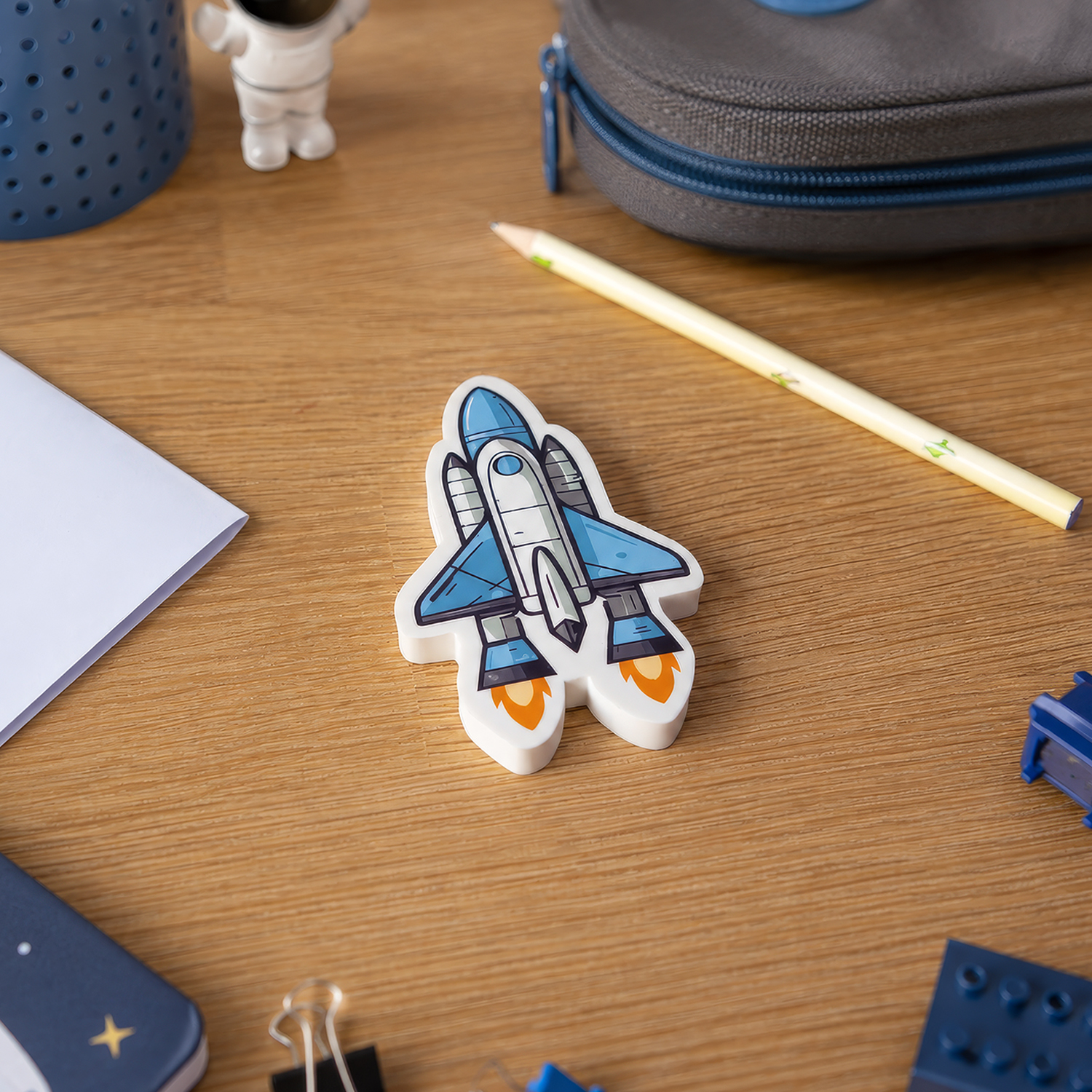 XL-Radierer Rakete aus Gummi, blau-weiß, Duft Blaubeere, 6,1 × 10 cm