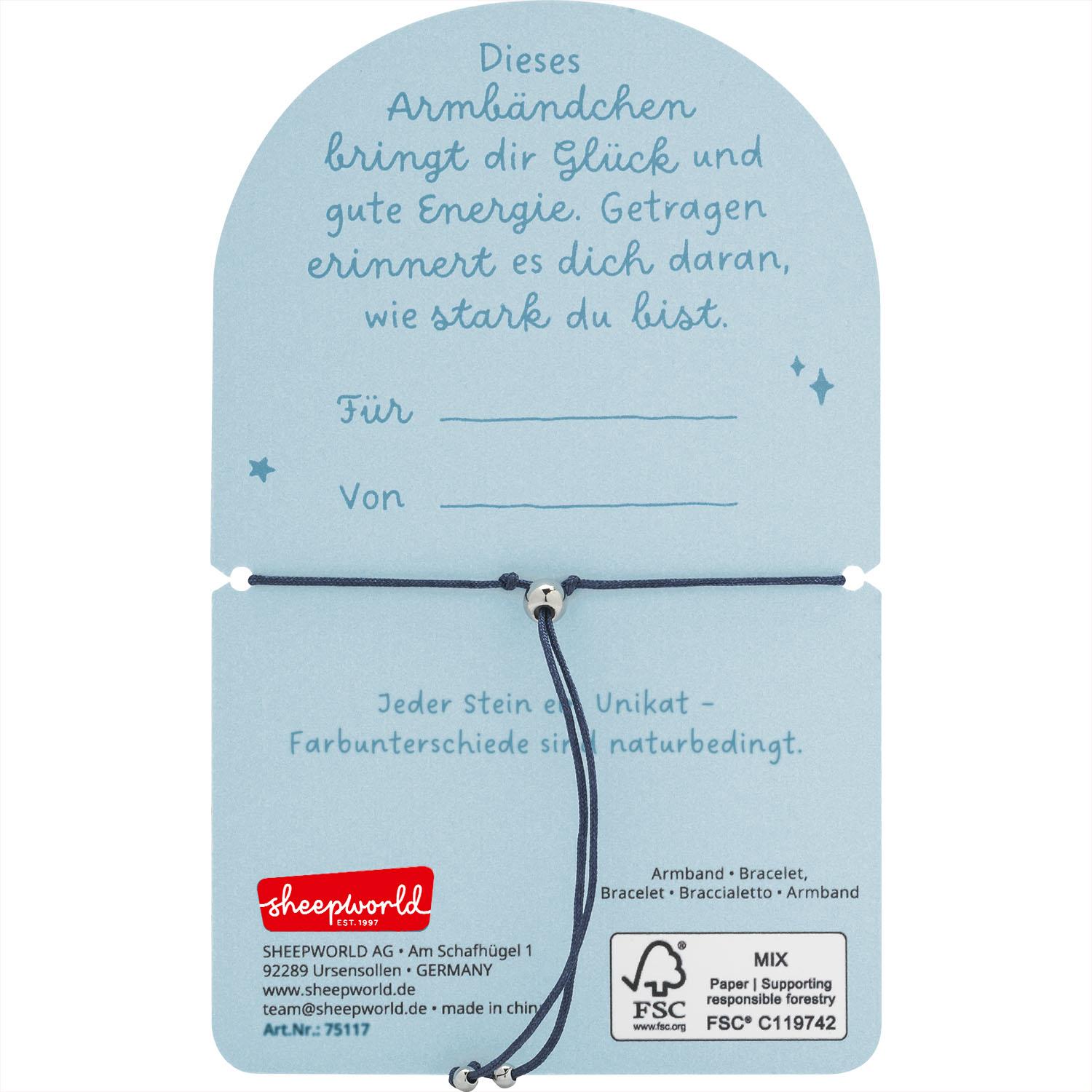 Blaues Armband mit drei Sodalith-Halbedelsteinen, verstellbar 4–8 cm, auf matter Hedercard.