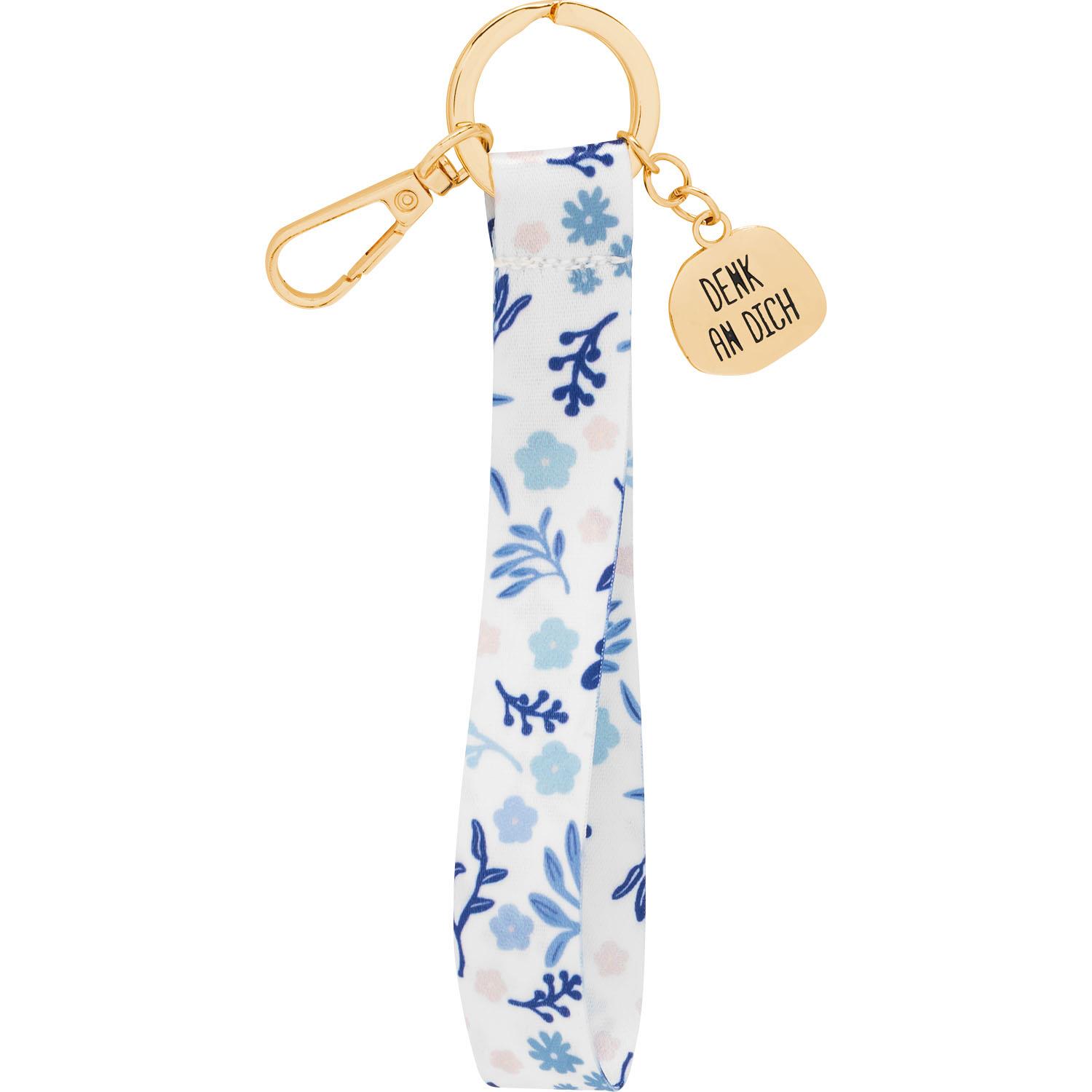 Blau-weißes Blumen-Schlüsselband mit goldener Karabiner und Anhänger 'DENK AN DICH'.
