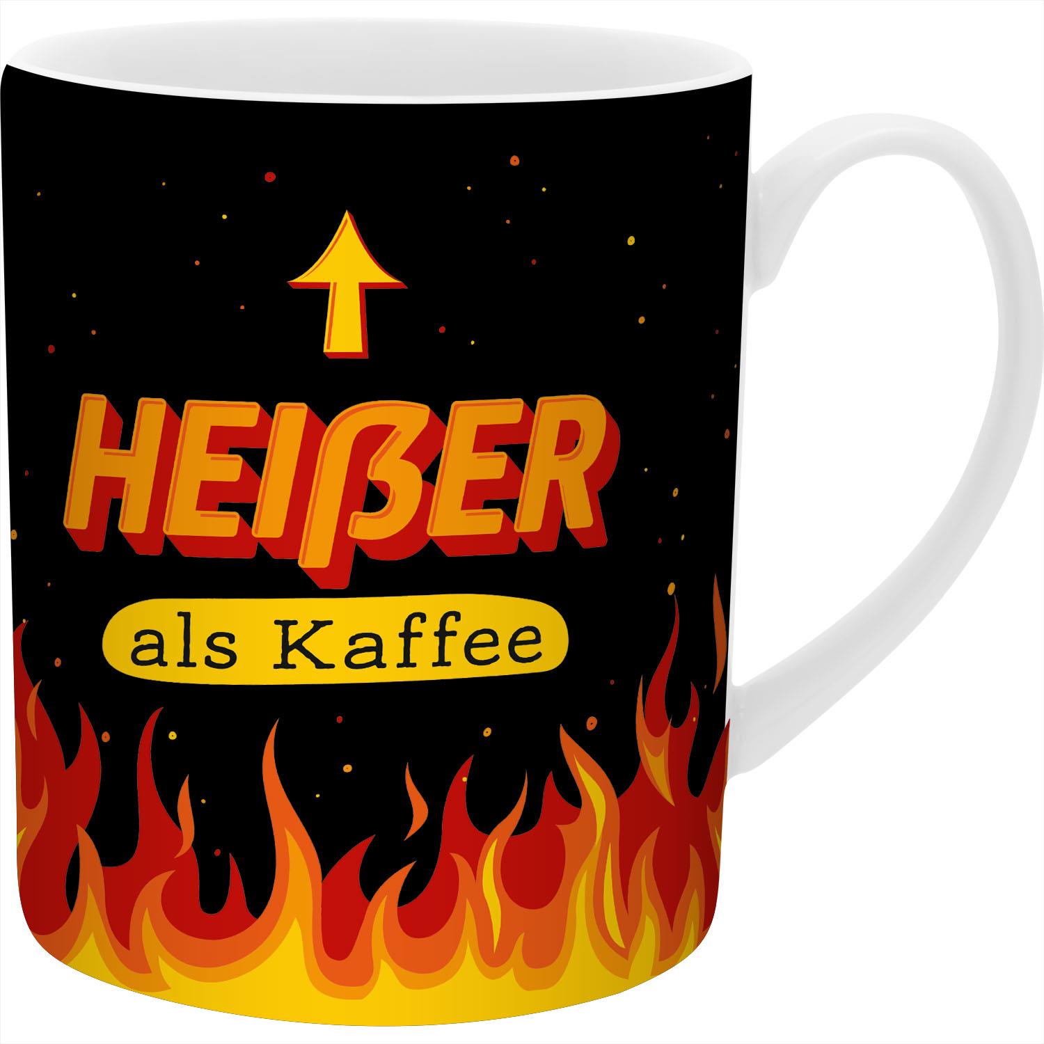 XL-Tasse mit schwarzer Druckfläche, Flammenmotiv und gelbem Schriftzug.