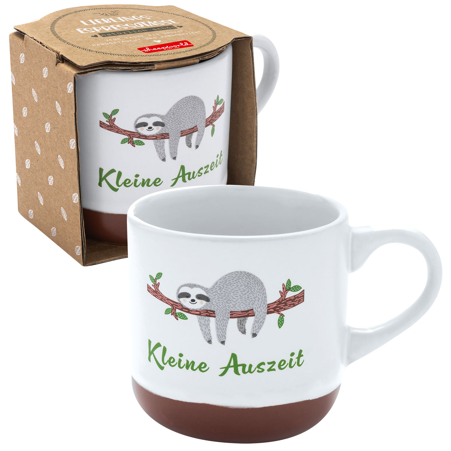 Weiße Steinzeug-Tasse mit Faultier-Motiv auf Ast und grünem Schriftzug 'Kleine Auszeit'