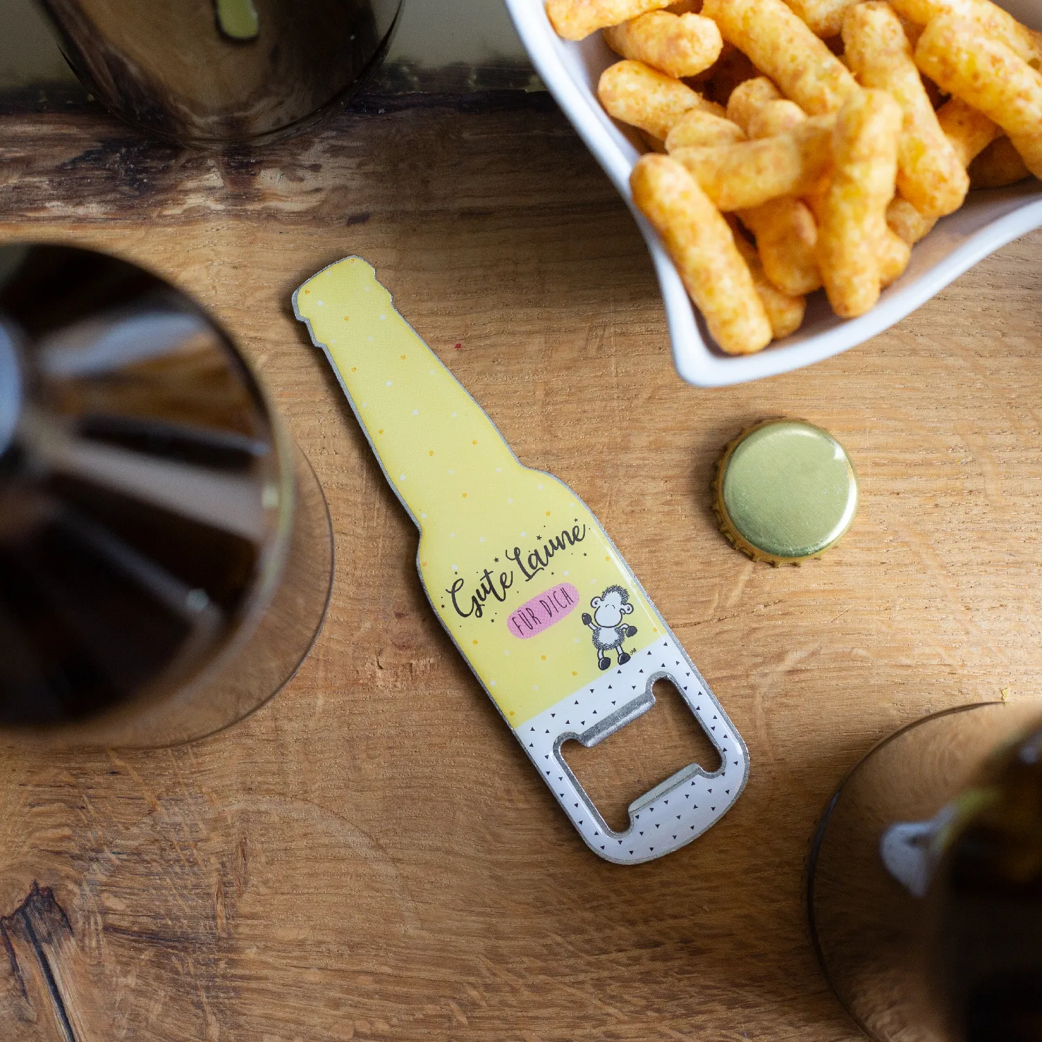 Gelber Flaschenöffner mit Schäfchen-Motiv und Magnet