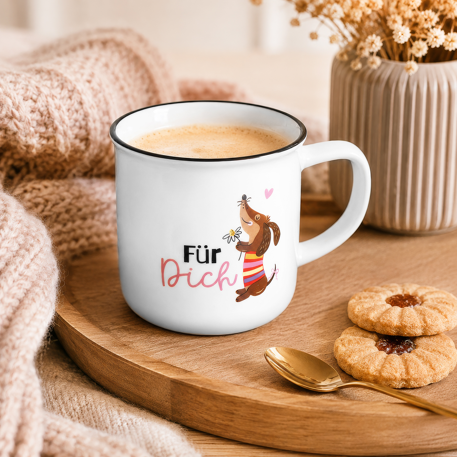 Weiße Porzellan-Tasse mit Dackel-Motiv und der Aufschrift 'Für Dich'