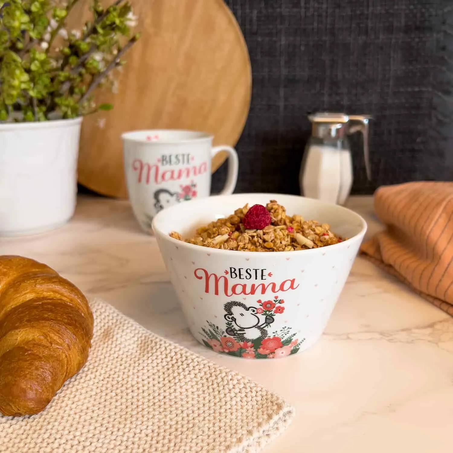 Schale gefüllt mit Müsli, mit einem sheepworld Motiv und dem Spruch Beste Mama