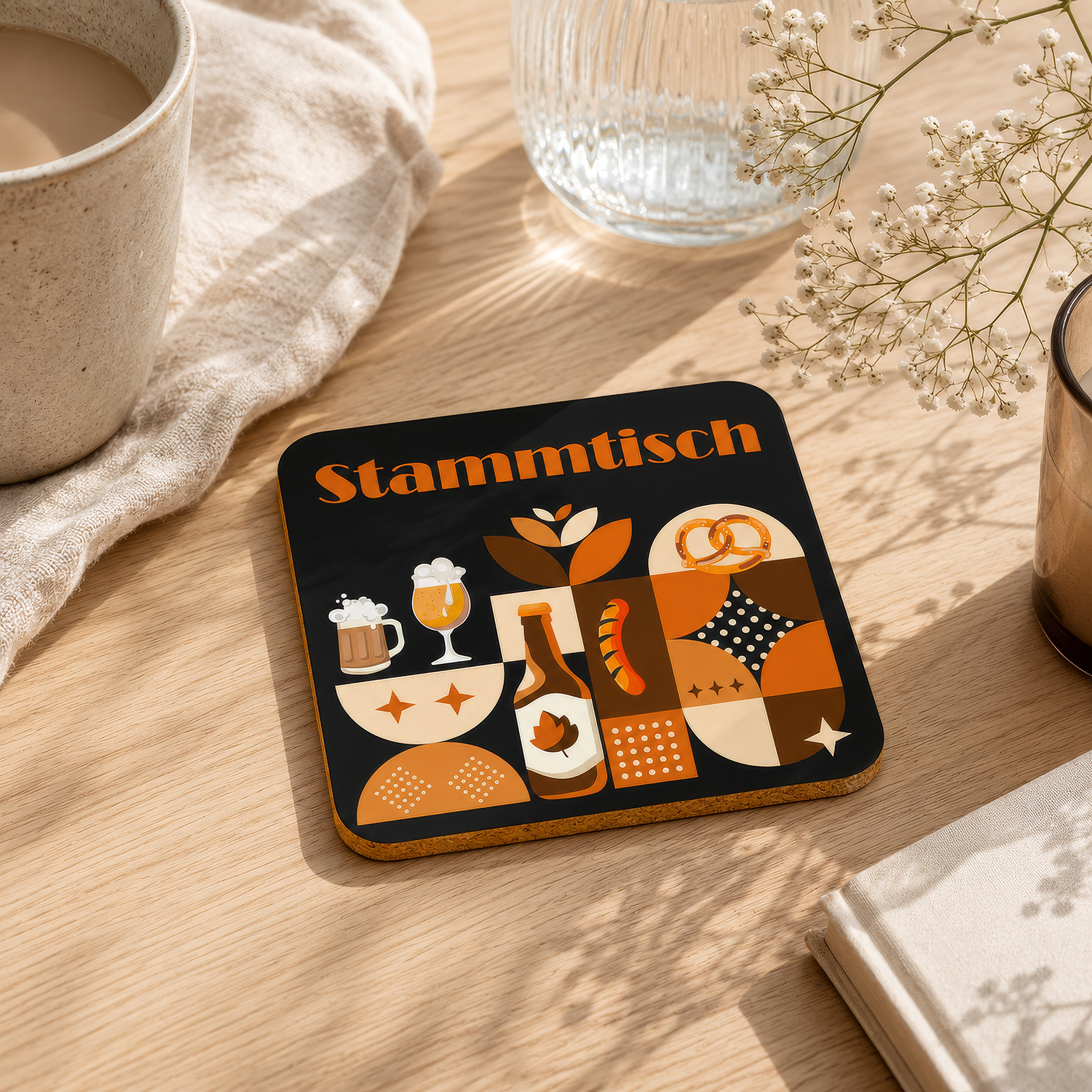 Untersetzer Stammtisch mit schwarzem Hintergrund und orangem Motiv, Korkrand.