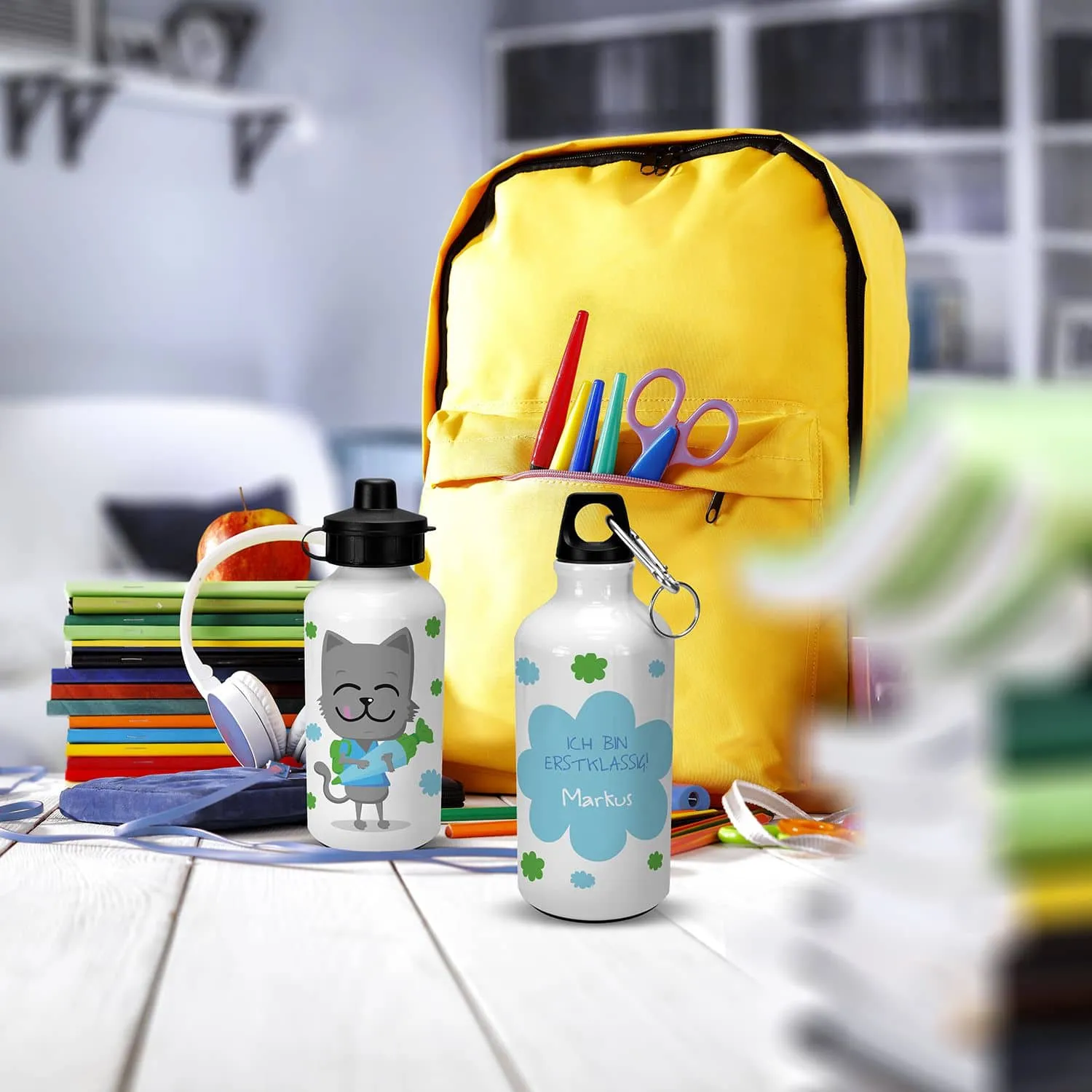 Weiße Alutrinkflasche mit süßem Kätzchen Motiv, personalisierbar mit dem Spruch "Ich bin erstklassig Dein Name".