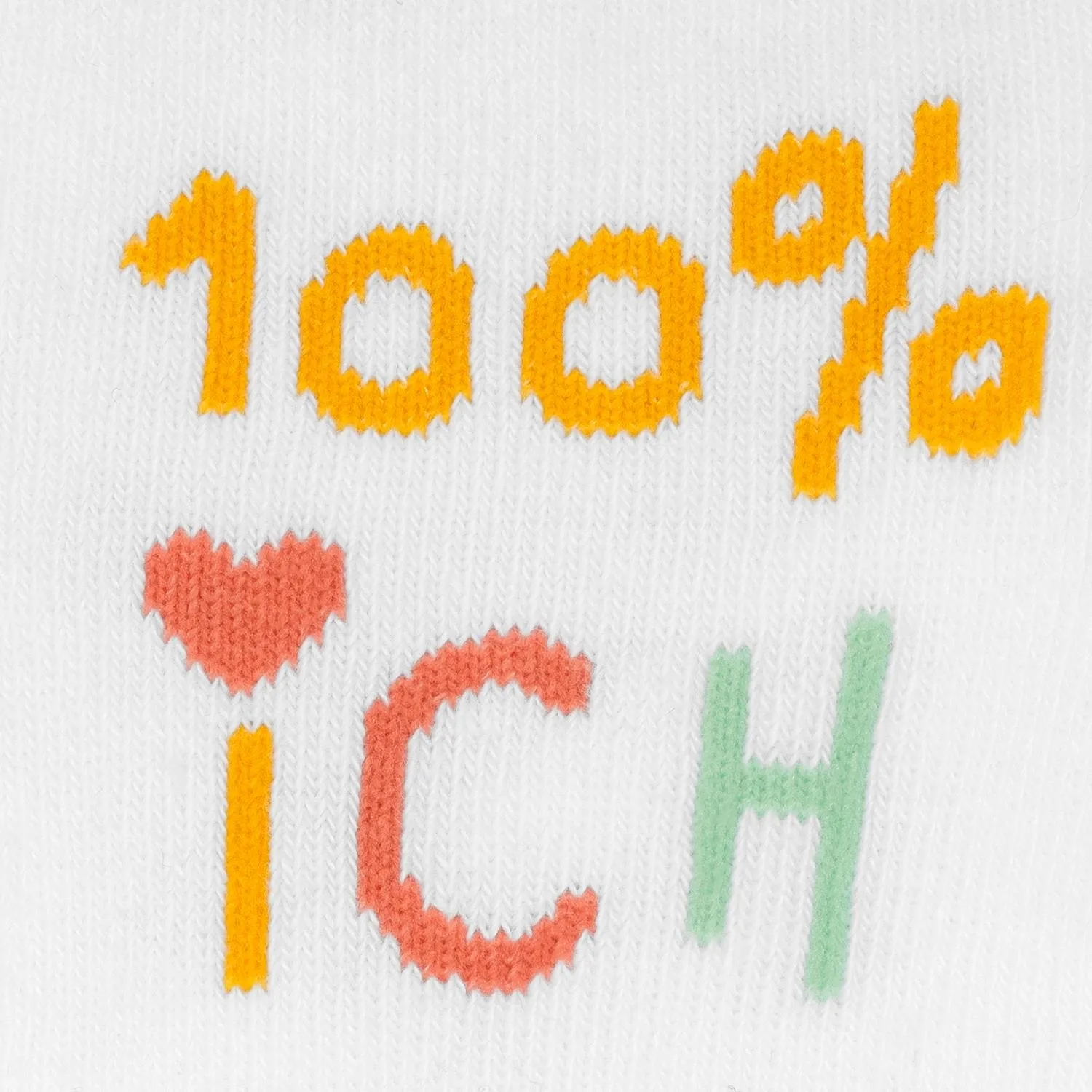 Weiße Baby-Socke mit buntem Druck '100% ich' in Gelb-Orange, rotem Herz und grünem Schriftzug