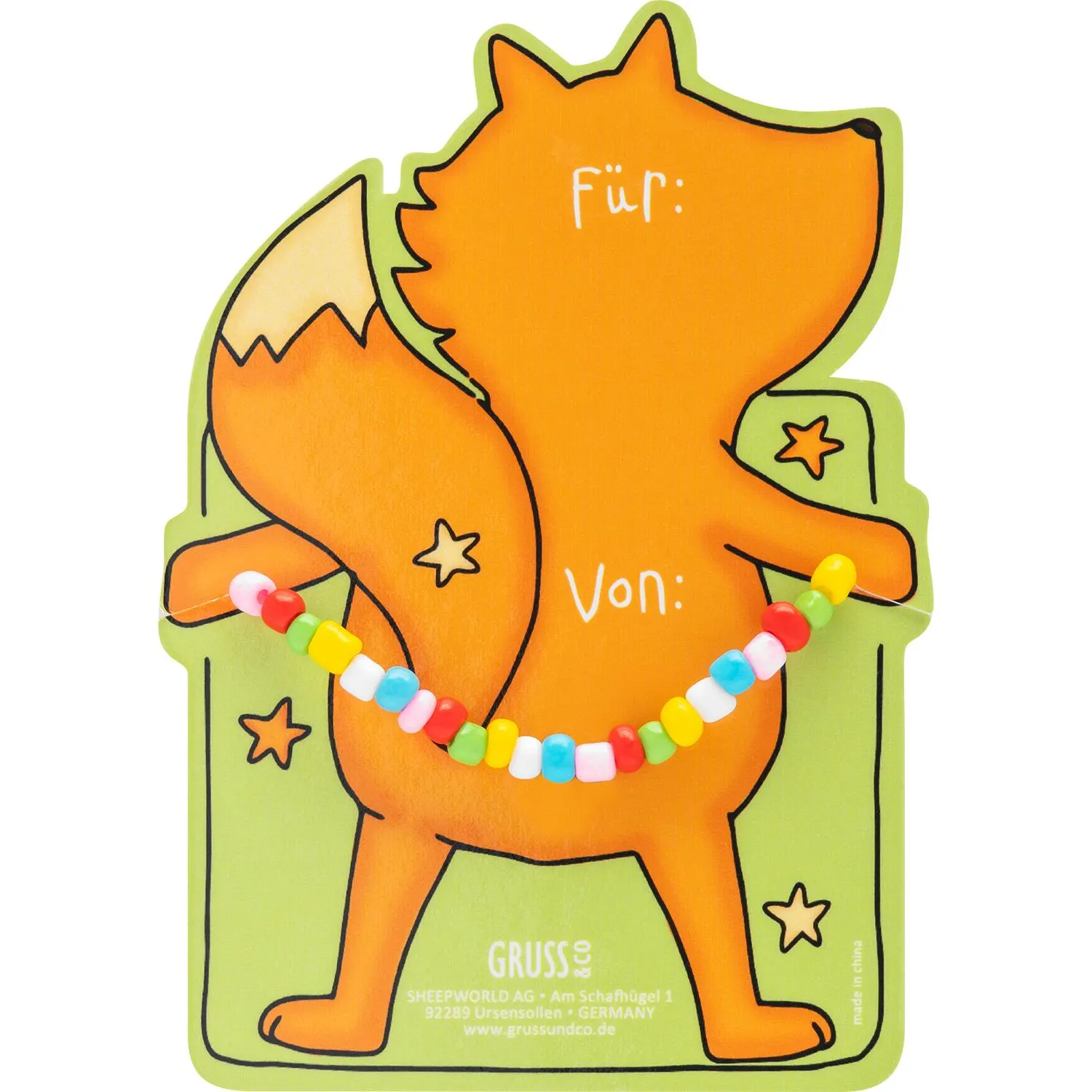 Oranger Fuchs-Aufsteller mit buntem Perlenarmband vor grünem Hintergrund