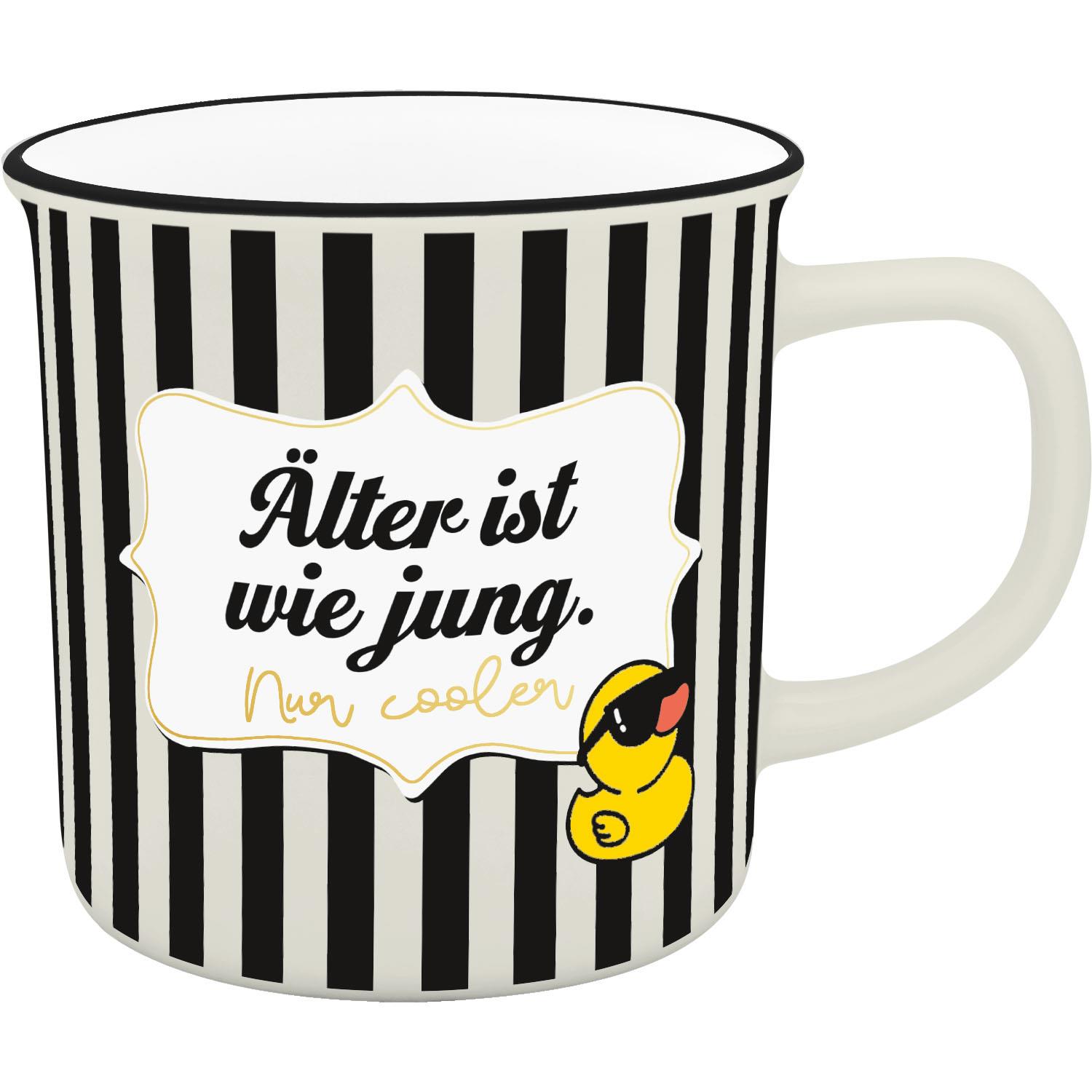 XL-Becher mit schwarz-weißen Streifen und Schild-Spruch Ältere ist wie jung. Nur cooler