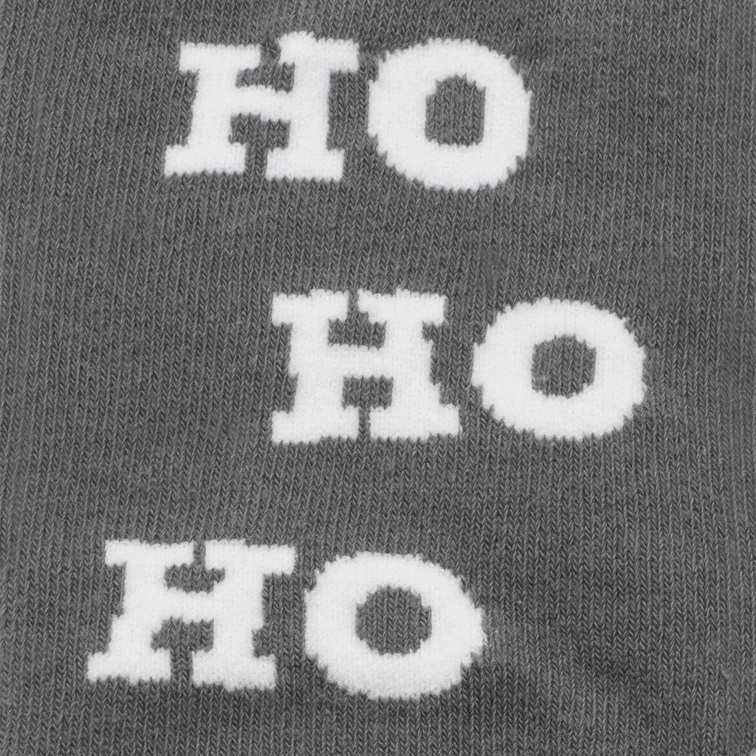 Graue Strick-Socken mit weißem HO HO HO Schriftzug