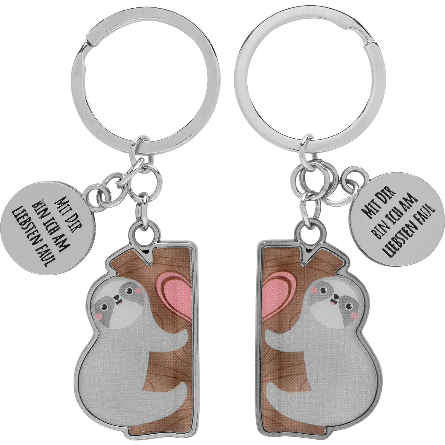 Zwei Faultier-Schlüsselanhänger aus Metall mit runden Textanhängern.