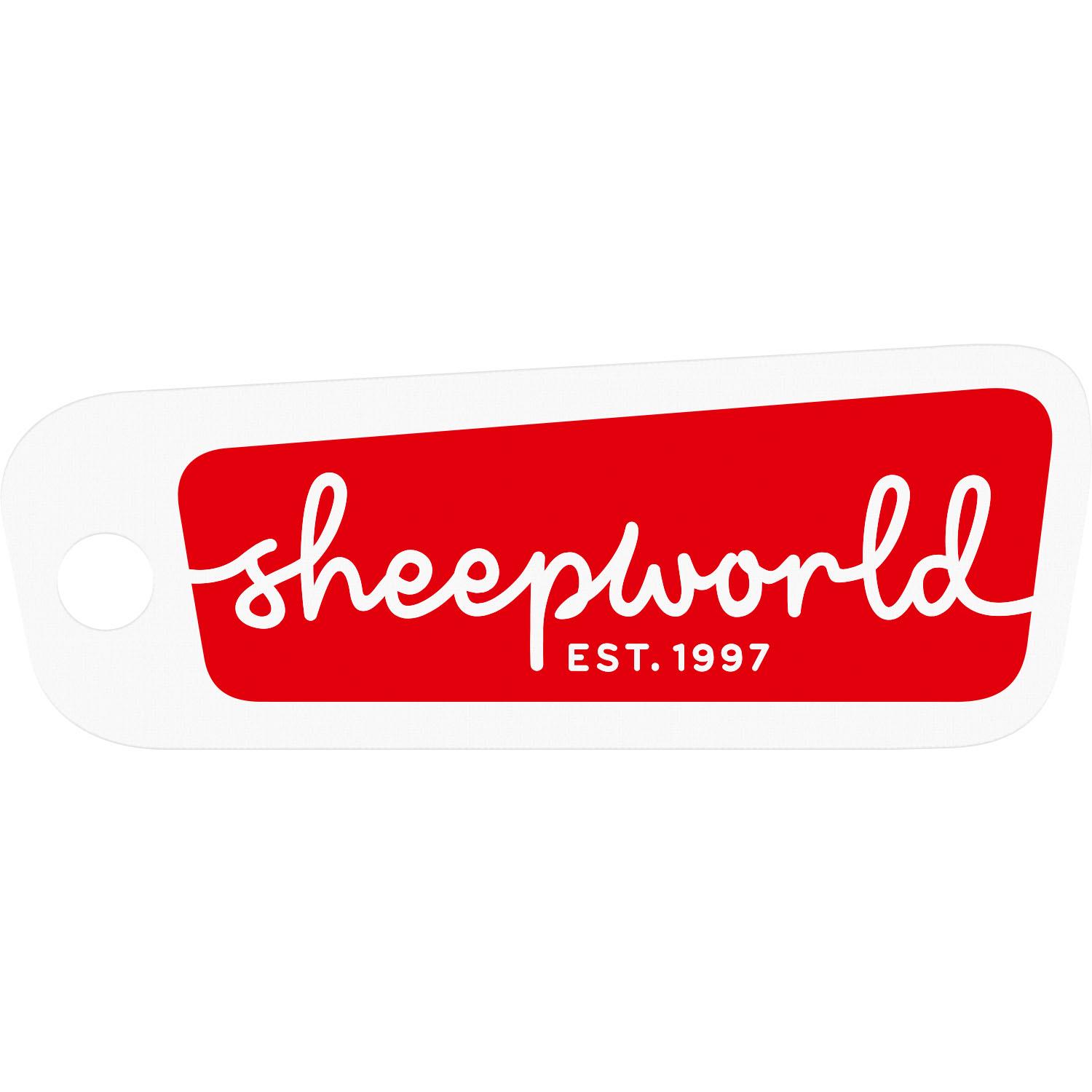 Weißer Schlüsselband-Tag mit rotem Sheepworld-Logo auf weißem Grund.