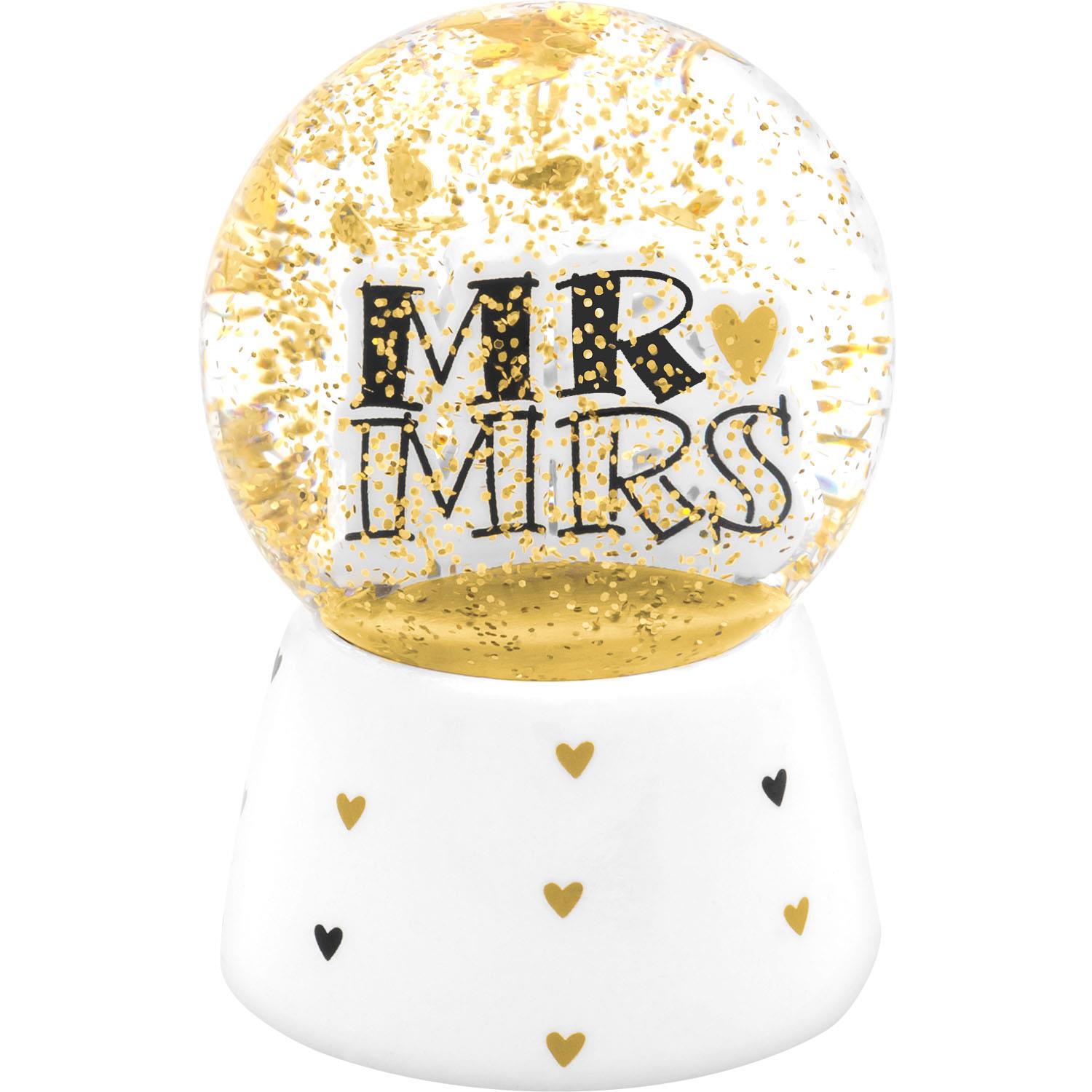 MR MRS Traumkugel mit Goldglitzer auf weißem Sockel – romantische Hochzeitsdeko.