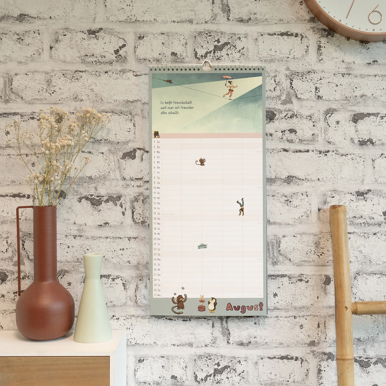 Familienplaner 2026 Anouk mit Schäfchen-Motiv, Pastellfarben, Wandkalender.