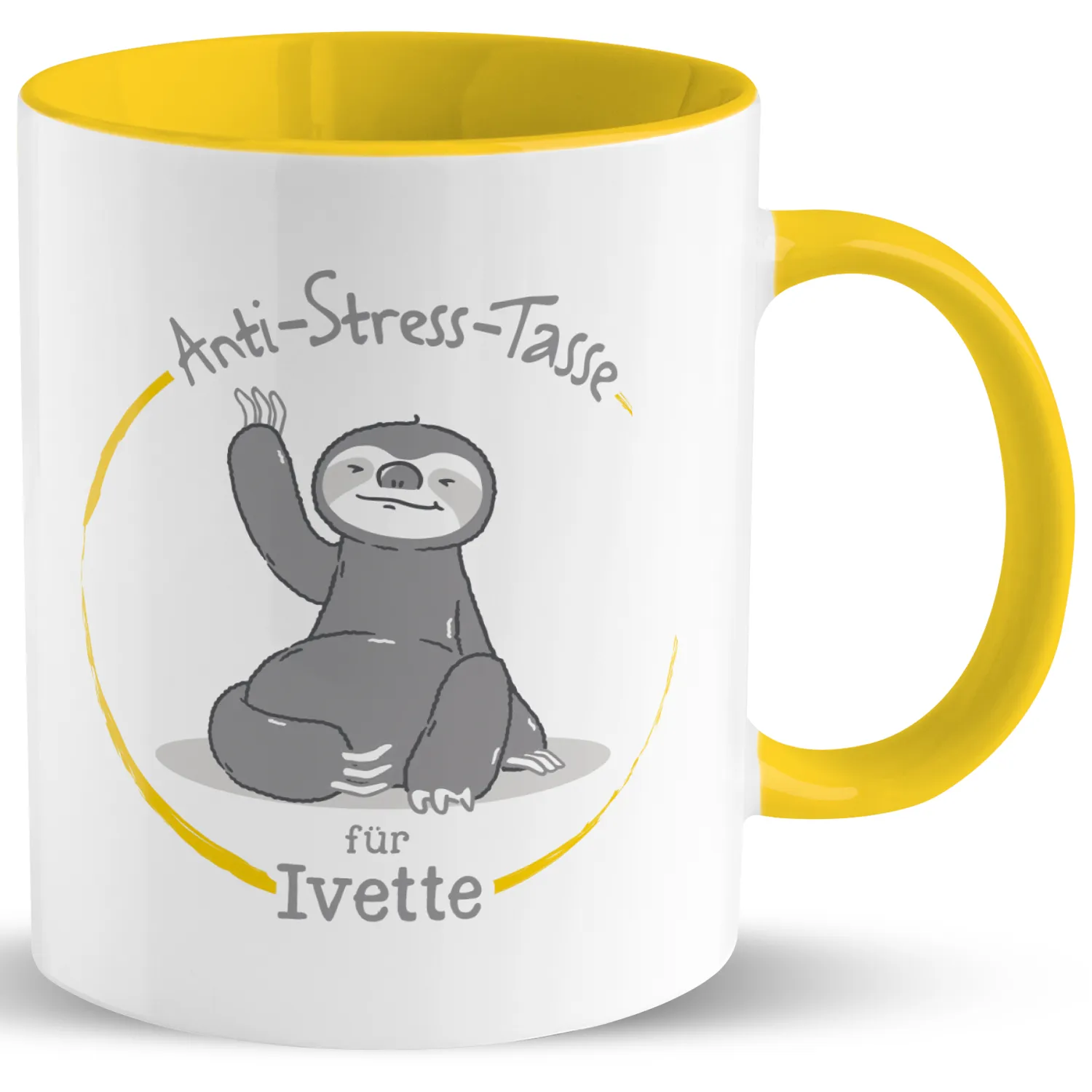Weiße Porzellan-Tasse mit gelbem Innenring und Faultier-Motiv, personalisiert mit Ivette