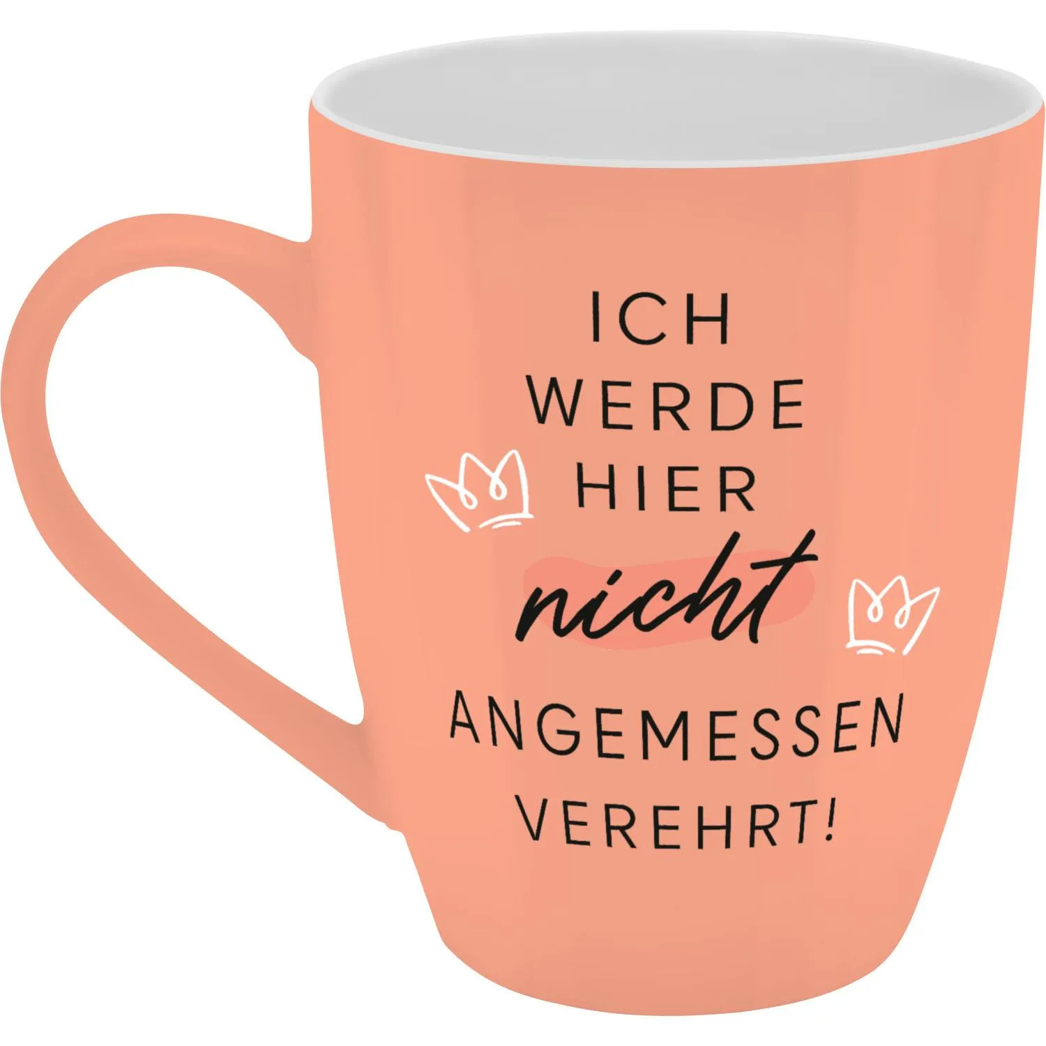 Pfirsichfarbener Becher mit Spruch 'Ich werde hier nicht angemessen verehrt!' und Geschenkbox.