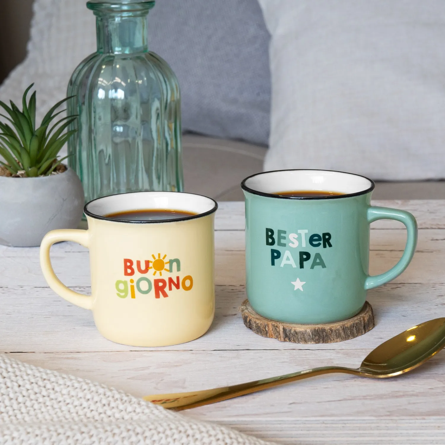 Mintgrüner Espressobecher mit BESTER PAPA Schriftzug und Stern – Geschenk für Papa.