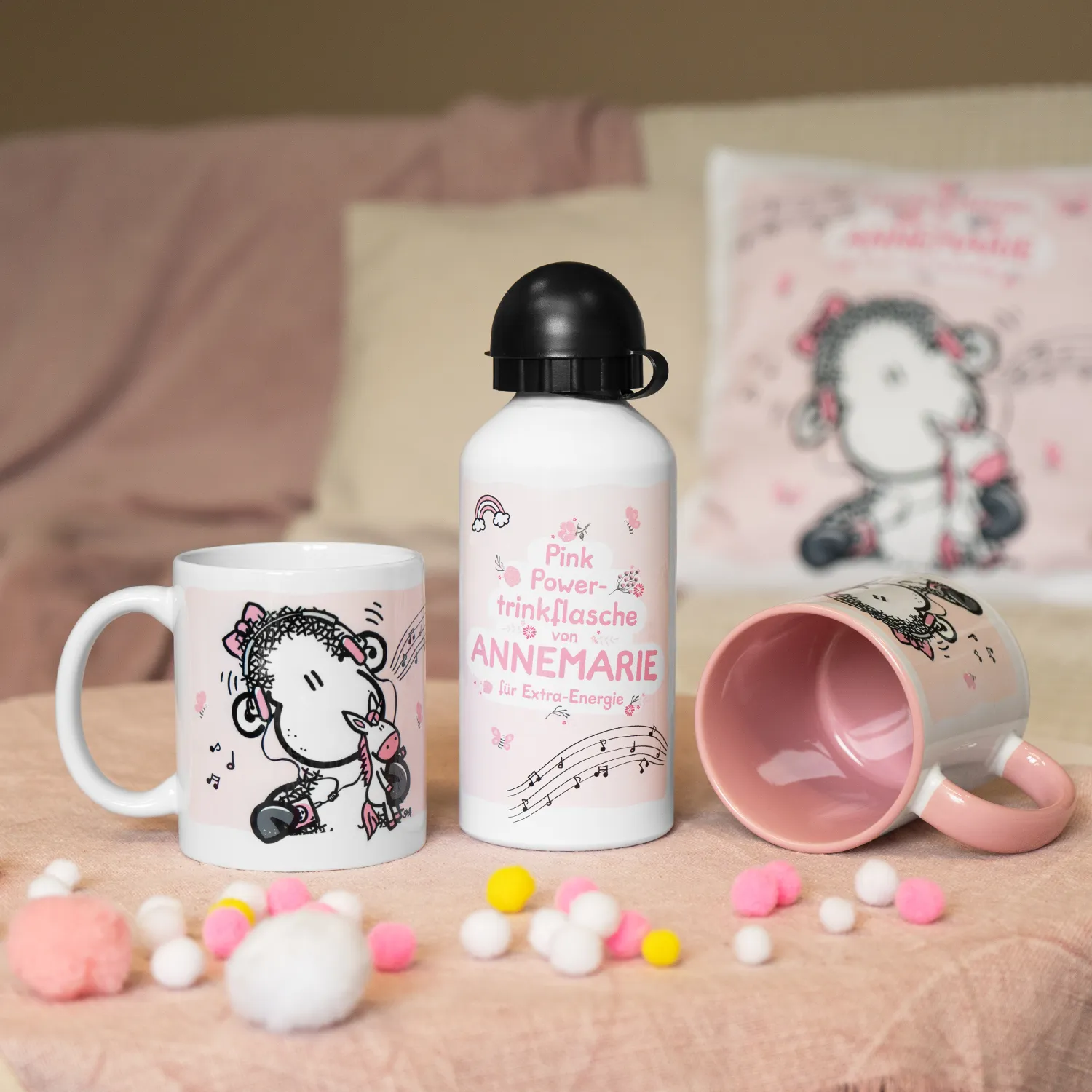 Weißes Aluminium-Trinkflasche mit pinkem Label und personalisierbarem Namen