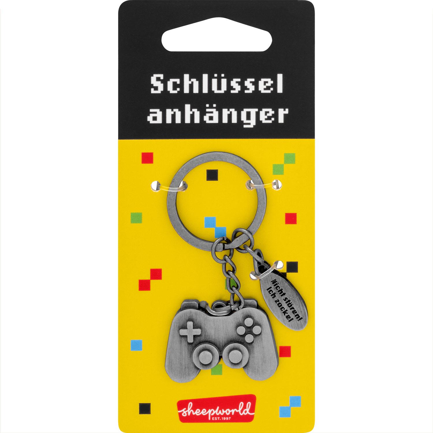 Metallischer Gamepad-Schlüsselanhänger mit Text-Charm auf gelber Verpackungskarte