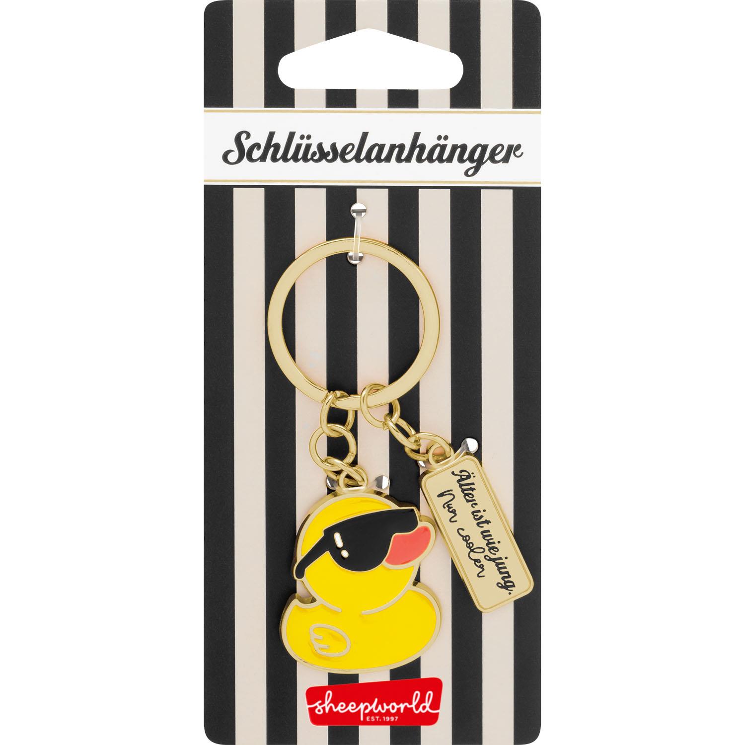 Gelber Enten-Schlüsselanhänger mit Sonnenbrille, goldener Kette, präsentiert auf gestreifter Verpackung