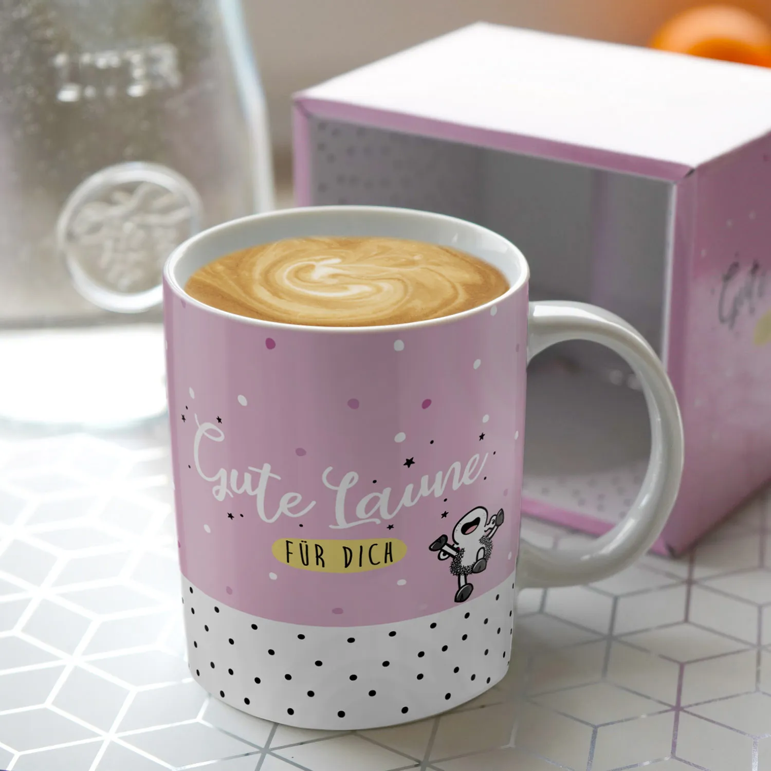 Zaubertasse aus Porzellan in Rosa mit weißen Tupfen und Schäfchen-Motiv