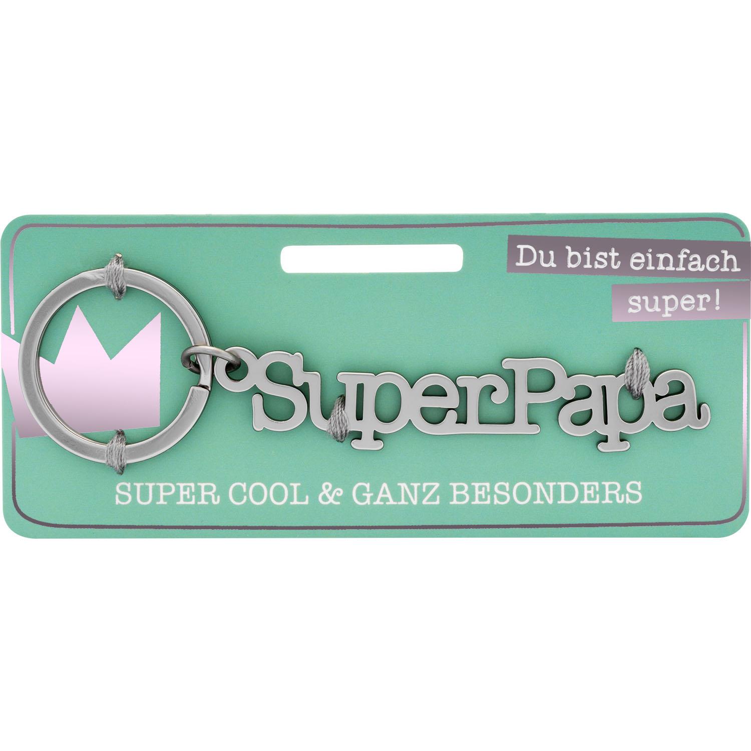 Silberner Schlüsselanhänger 'SuperPapa' auf mintgrüner Verpackung.