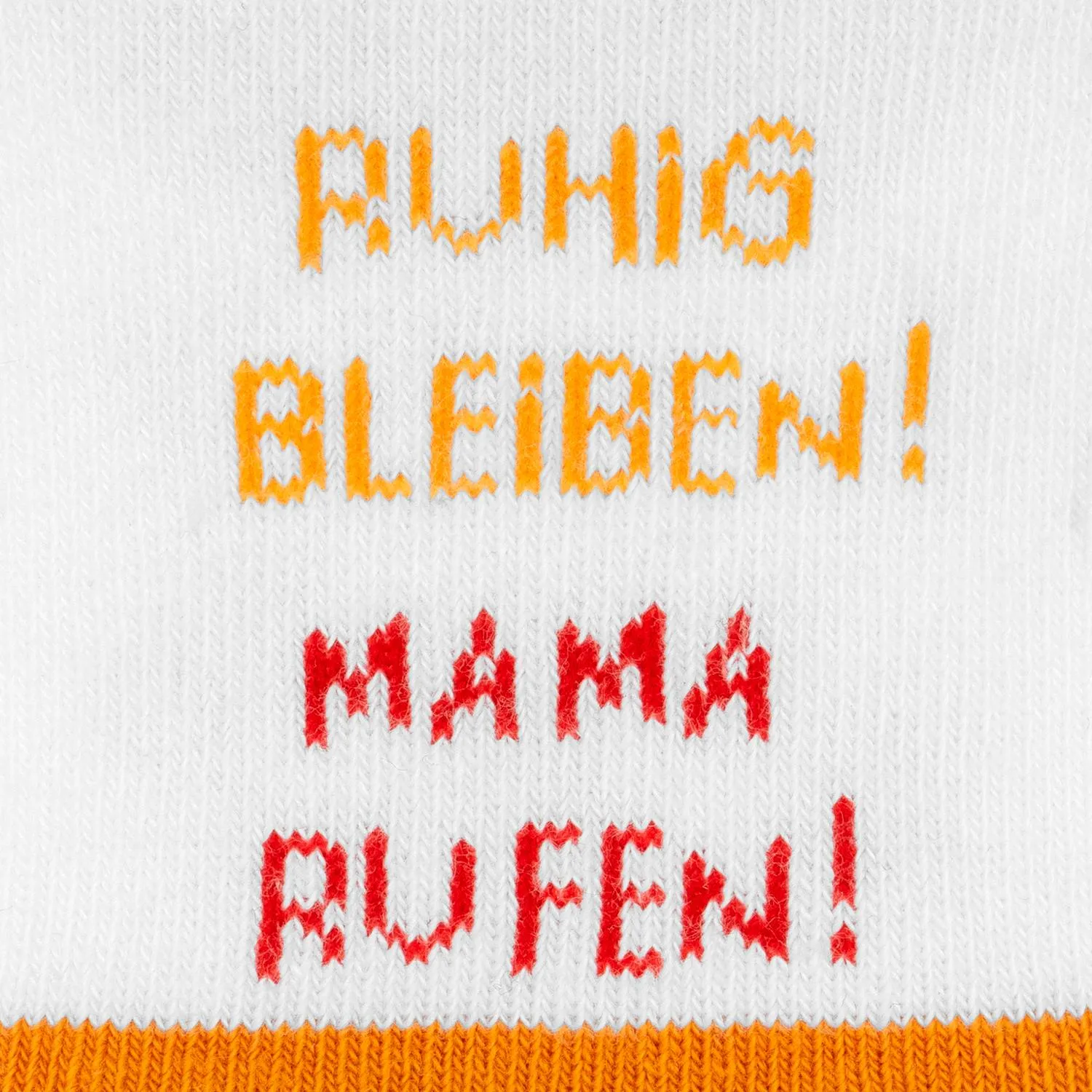 Weißes Babysöckchen mit orangenem und rotem Spruch 'Ruhig bleiben, Mama rufen!', Anti-Rutsch-Stopper
