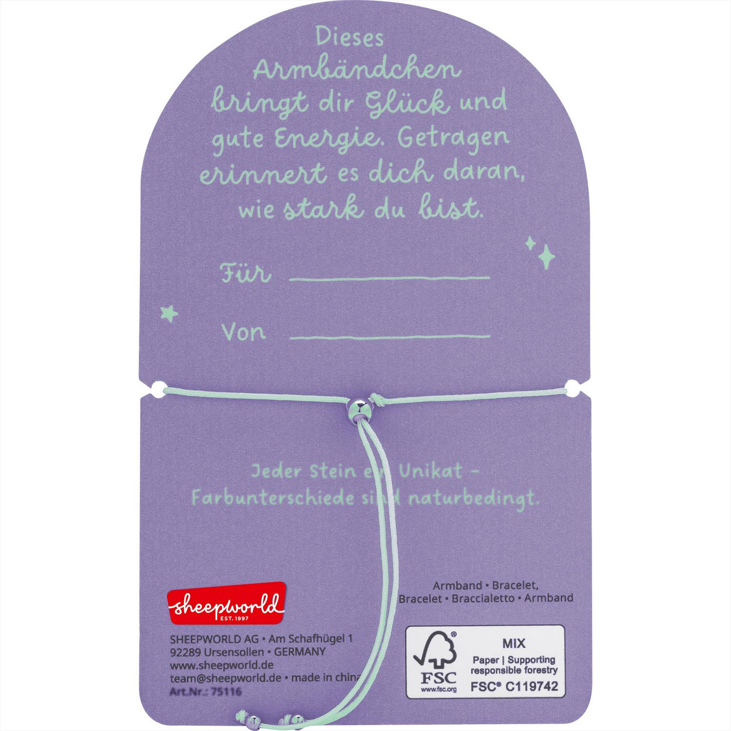 Aventurin-Armband auf lilafarbener Karte mit grünlichen Steinen