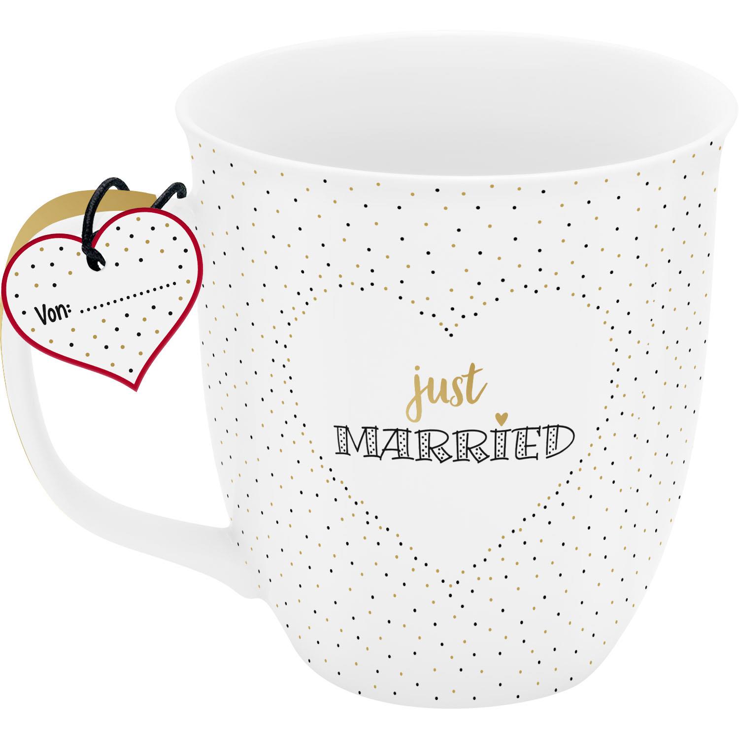 Weiße Porzellan-Tasse mit goldenen Tupfen, Just Married-Schriftzug und Herzanhänger 'Von:'