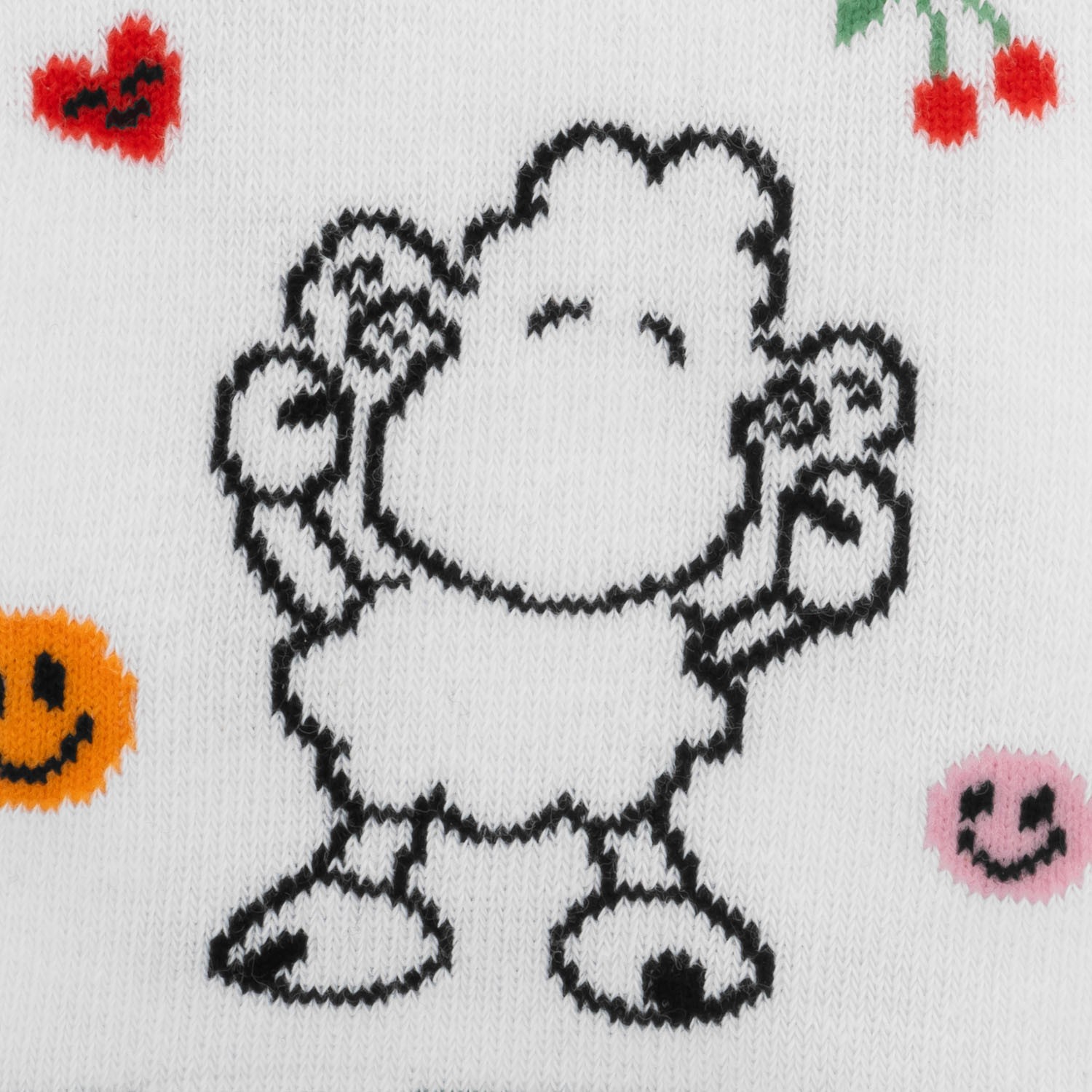 Weiße Zaubersocken mit schwarzem Schäfchen-Motiv und bunten Akzenten