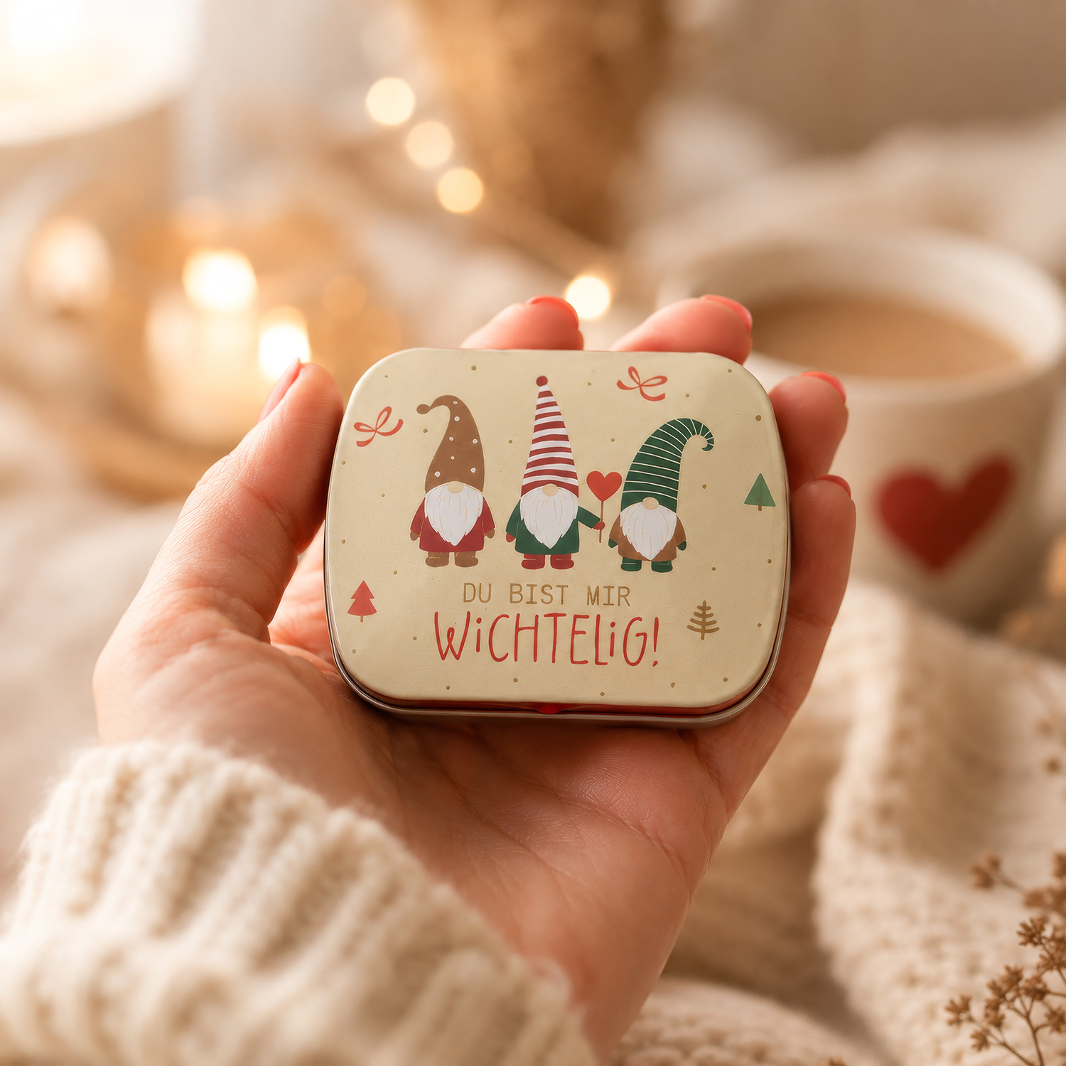 Kleine Metall-Minzdose mit drei Weihnachtswichteln und Spruch »Du bist mir wichtelig!«