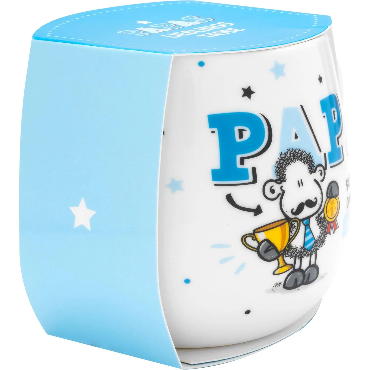 Weiße Porzellantasse mit blauem 'Papa'-Schriftzug und Cartoon-Bär mit Pokal auf pastellblauem Verpackungsdesign
