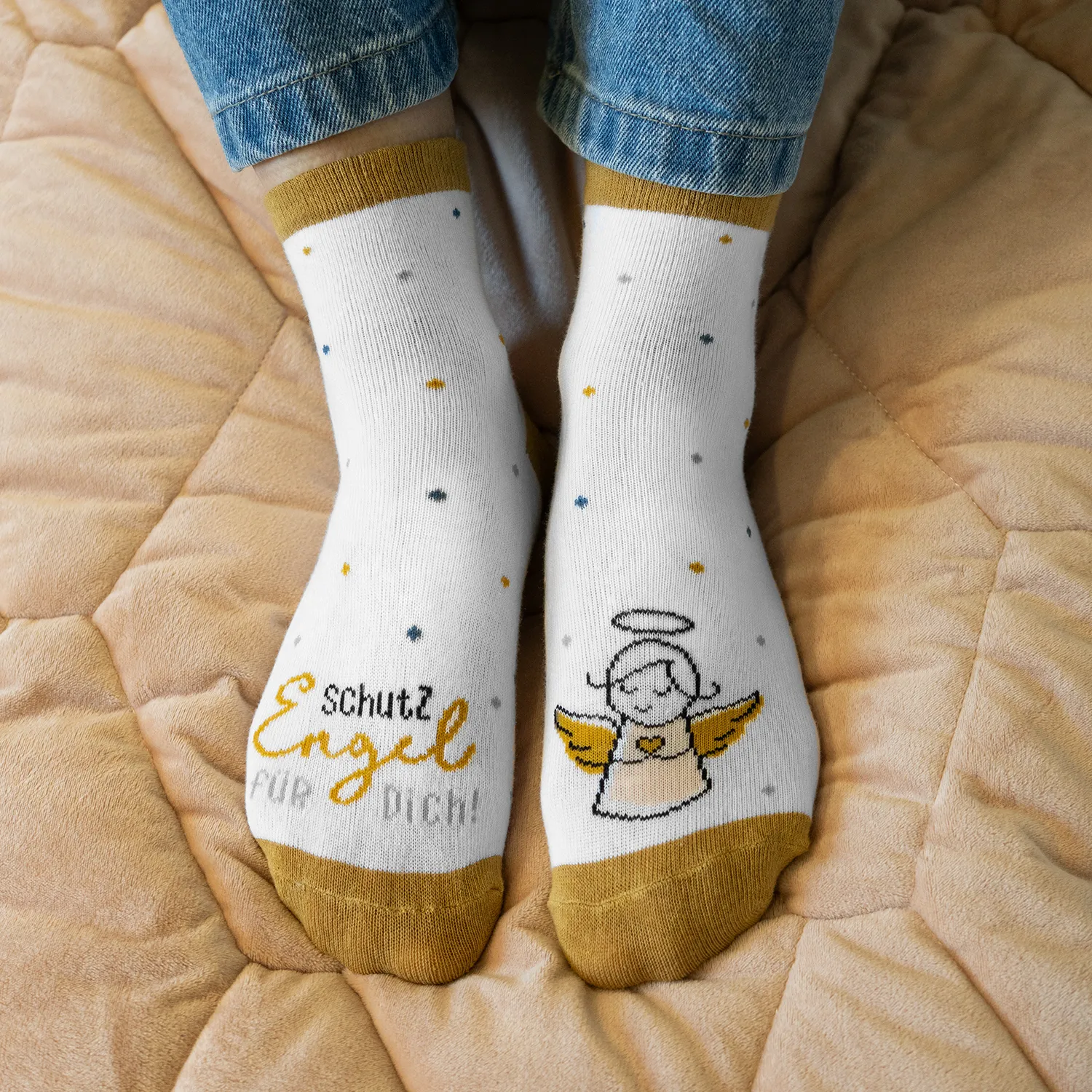 Zaubersocken Engel – weiße Socken mit Engel-Motiv, goldenen Spitzen und bunten Tupfen