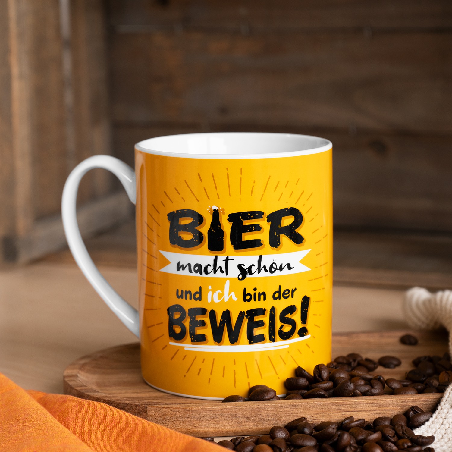 Gelbe Keramik-Tasse mit Spruch: BIER macht schön und ich bin der BEWEIS!