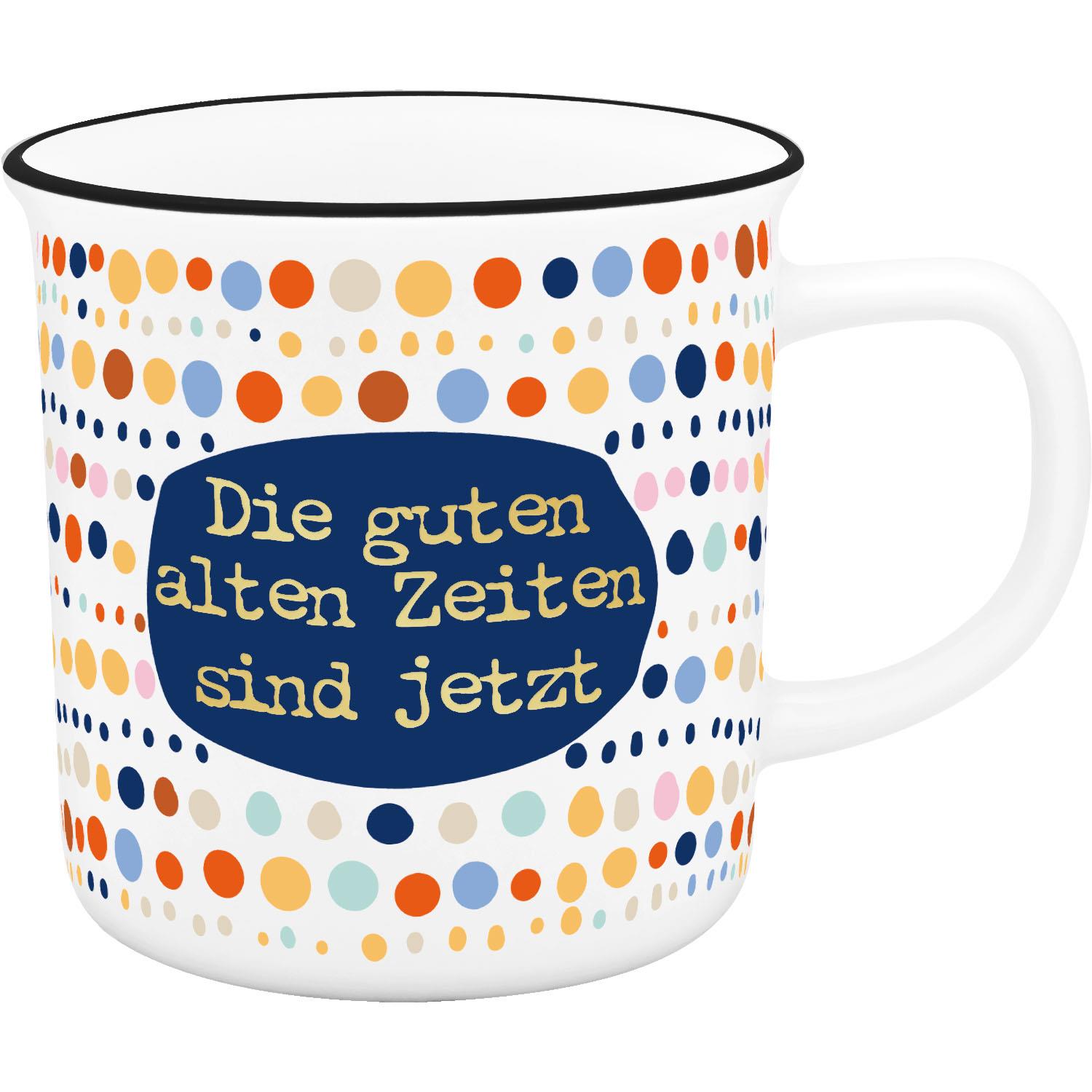 XL-Becher aus Porzellan mit buntem Punktmuster und dunkelblauem Textfeld.