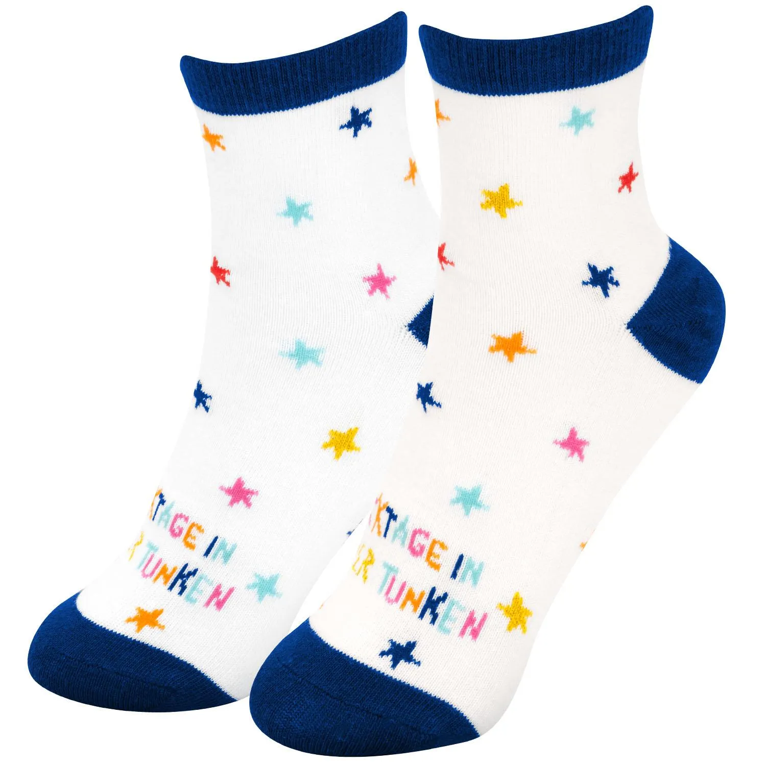 Weiße Socken mit blauen Zehen und Fersen, bunt gestreute Sterne – Zaubersocken Kacktage