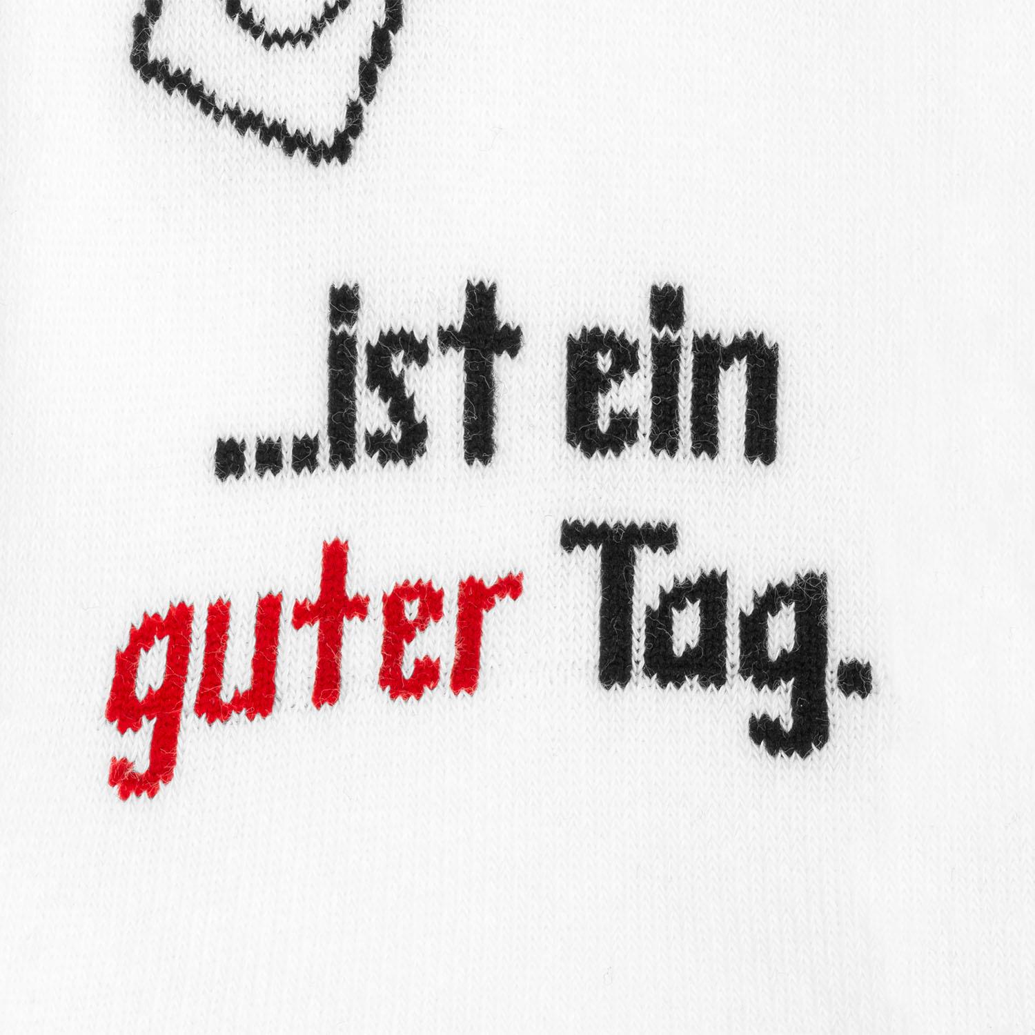 Weiße Socken mit schwarzem Schriftzug und rotem Wort 'guter' – frecher Spruch.