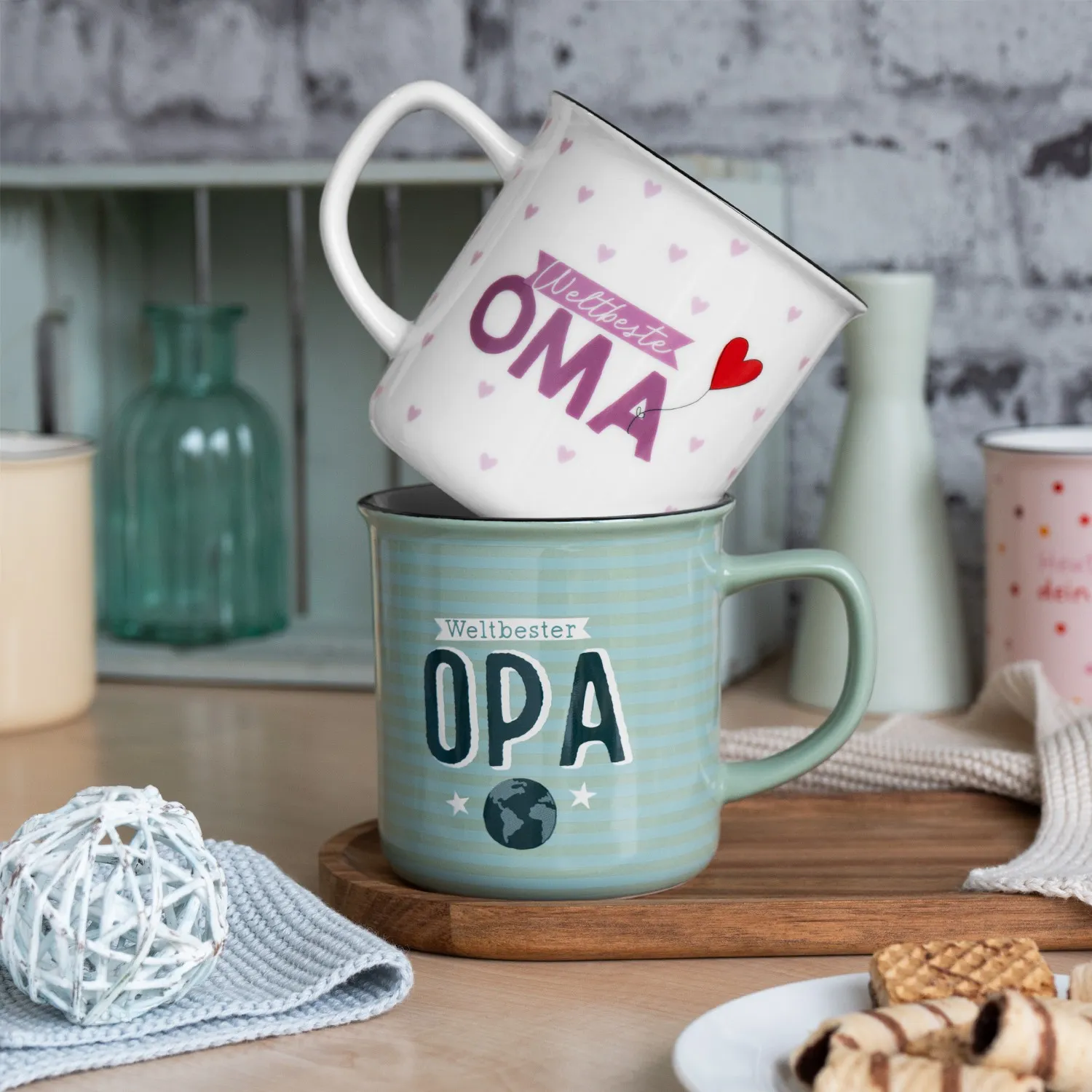 XL-Lieblingsbecher »Weltbeste Oma« und »Weltbeste OPA« im Pastell-Design.