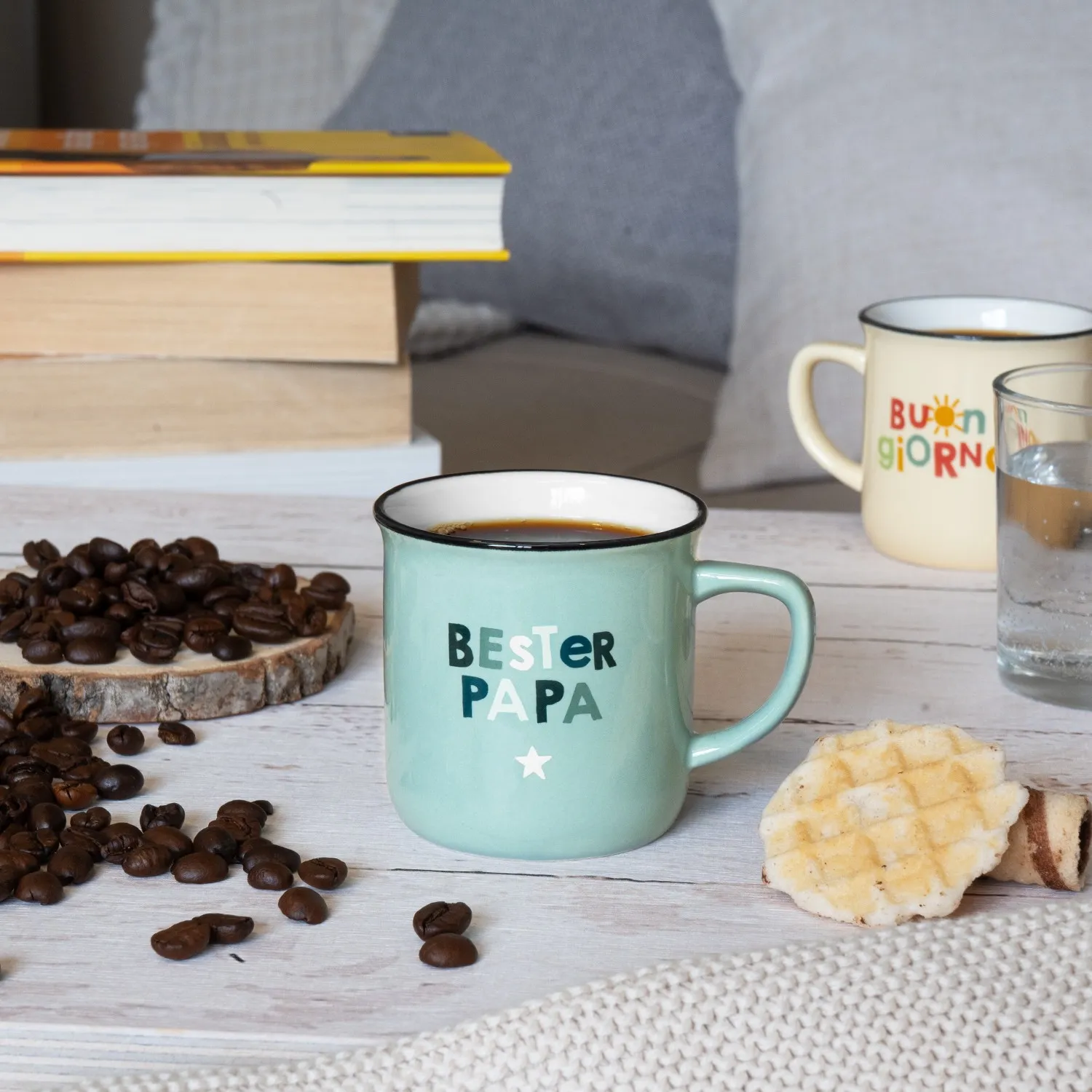 Mintgrüner Espressobecher mit Schriftzug 'BESTER PAPA' und Stern