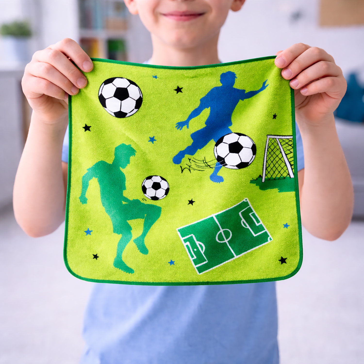 Neon-Grünes Zauberhandtuch mit Fußballmotiven, rund gepresst, 30x30 cm