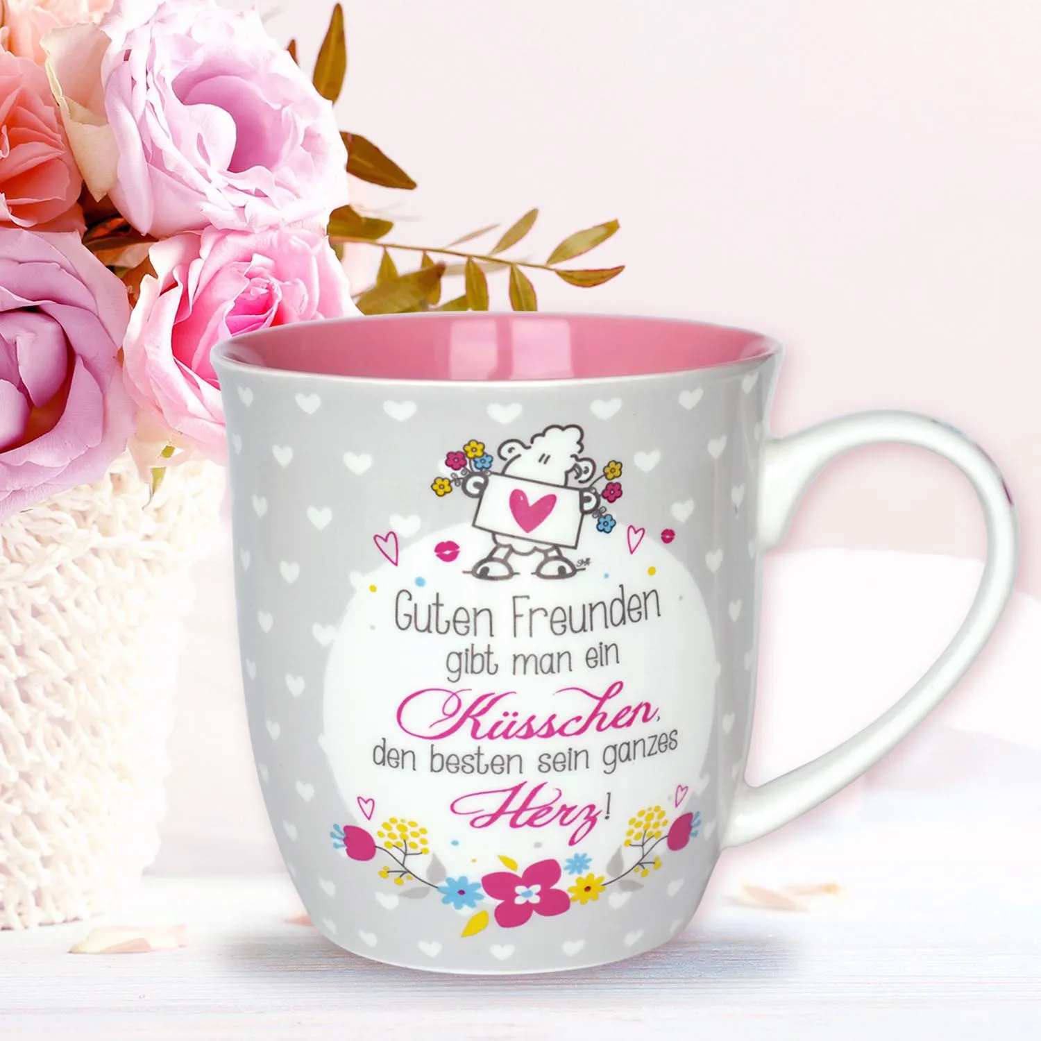 Porzellan-Tasse Küsschen außen grau, innen rosa, Schäfchen-Motiv