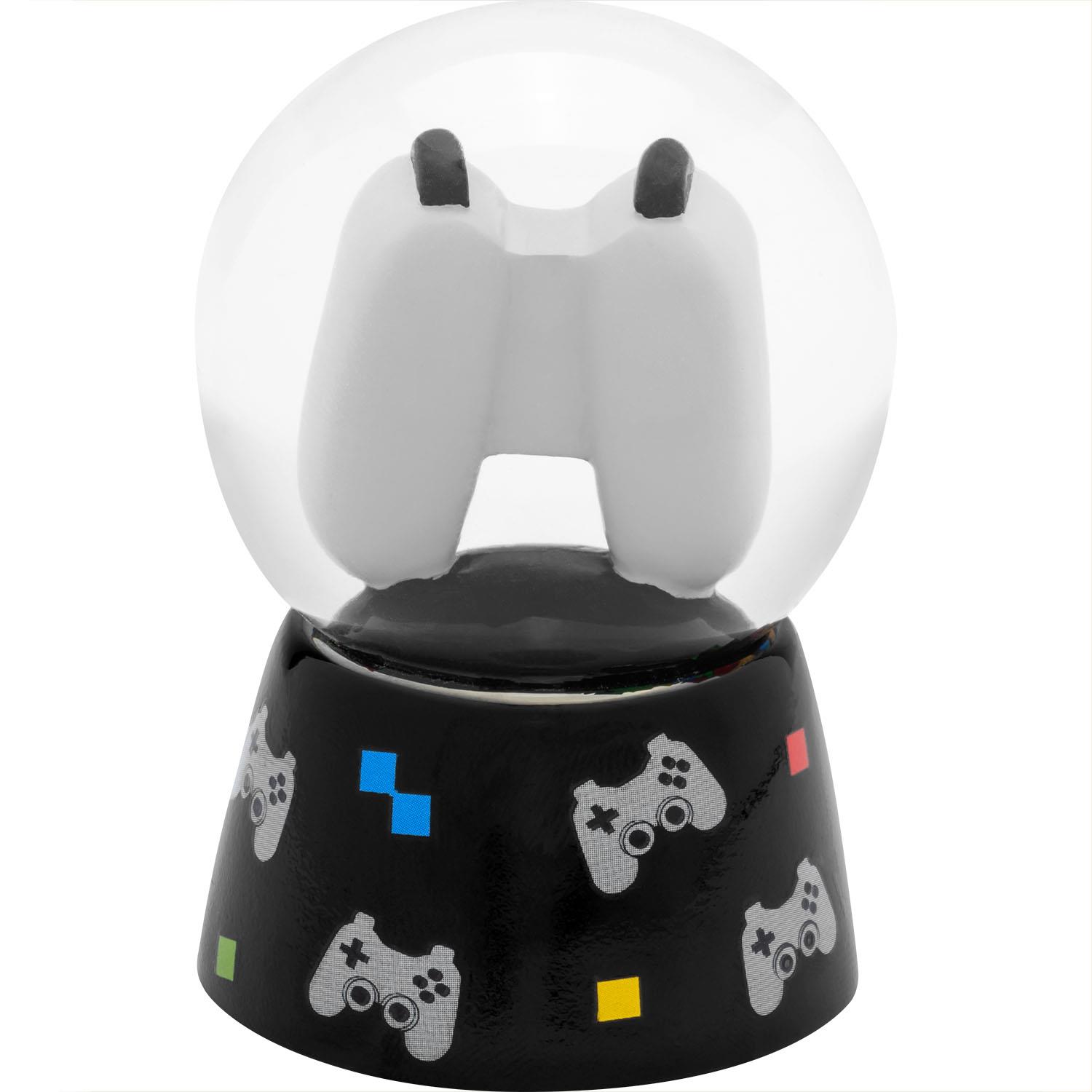 Schneekugel »Zocken« mit schwarzem Sockel, Glasglobus und Controller-Motiv.