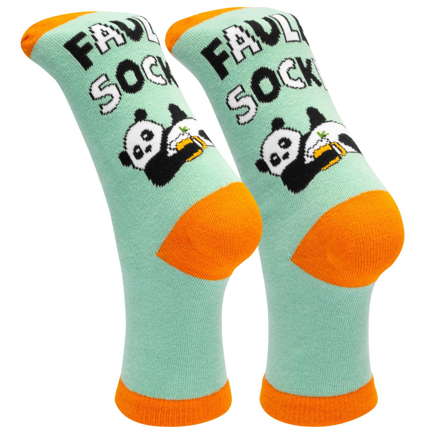 Pastellgrüne Zaubersocken »Faule Socke« mit Panda-Motiv und orangefarbener Spitze.