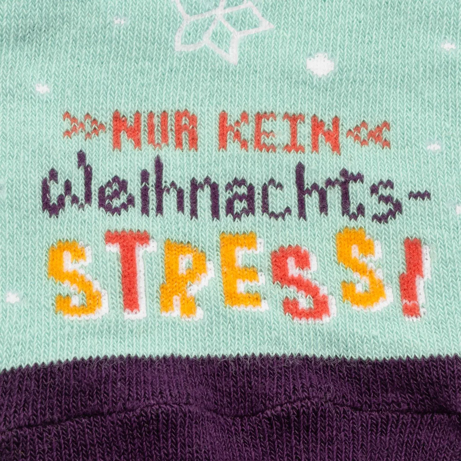 Zaubersocken Stress für Damen auf mintgrünem Strickmuster mit buntem Schriftzug STRESS!