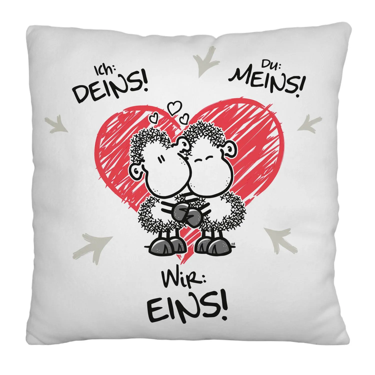 Weißes Plüschkissen mit zwei Schafen, die sich vor rotem Herz umarmen – Motiv 'Wir Eins'