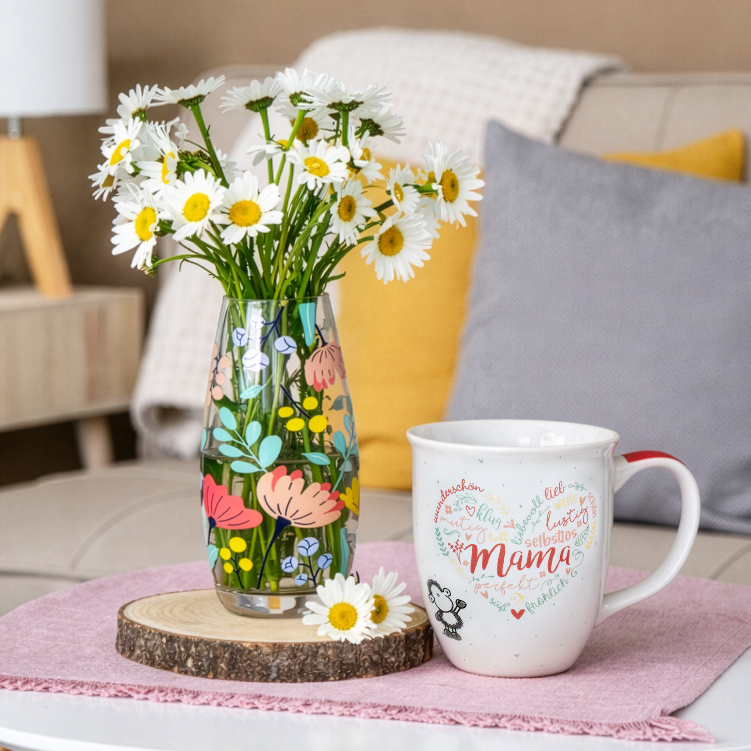 Geschenkset aus Porzellan-Tasse und Glasvase mit Blumenmotiv und Mama-Motiv