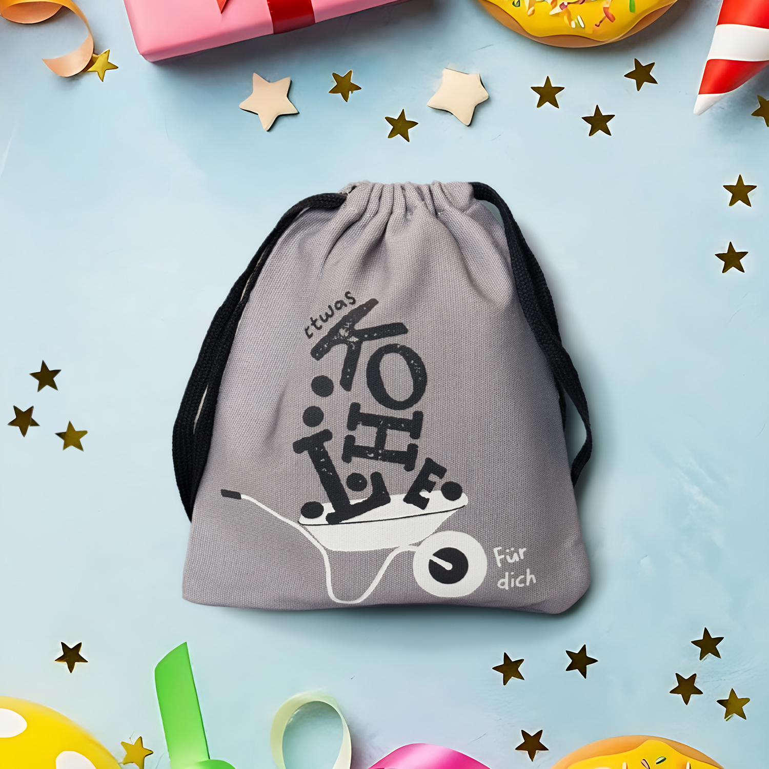 Graues Canvas-Geschenksäckchen mit Druck 'Kohle für dich' und schwarzem Zugband
