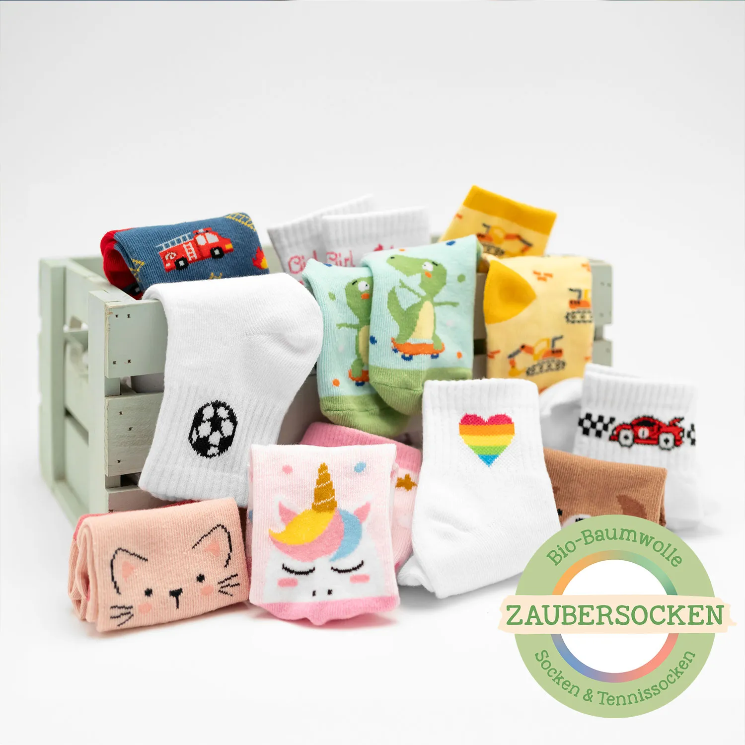 Kleinkind-Zaubersocken aus Bio-Baumwolle mit Feuerwehr-Motiv und bunten Motiven.