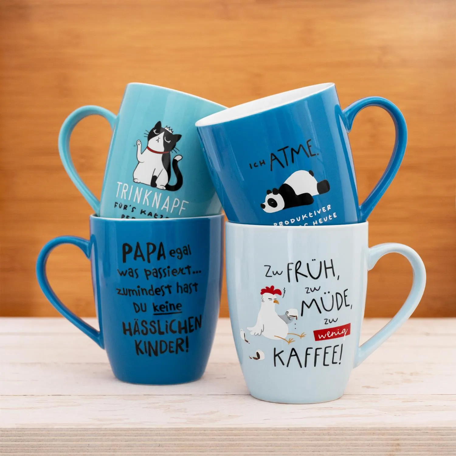 Blauer Keramik-Becher mit Katzenmotiven und Panda, Geschenkbox